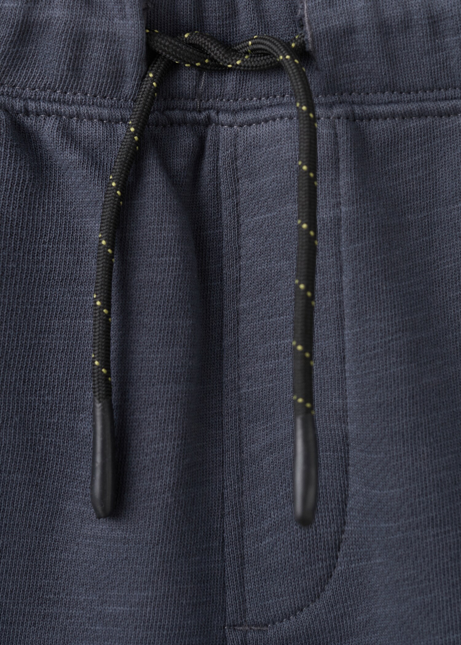 Bermuda shorts with drawstring - Details of the article 8