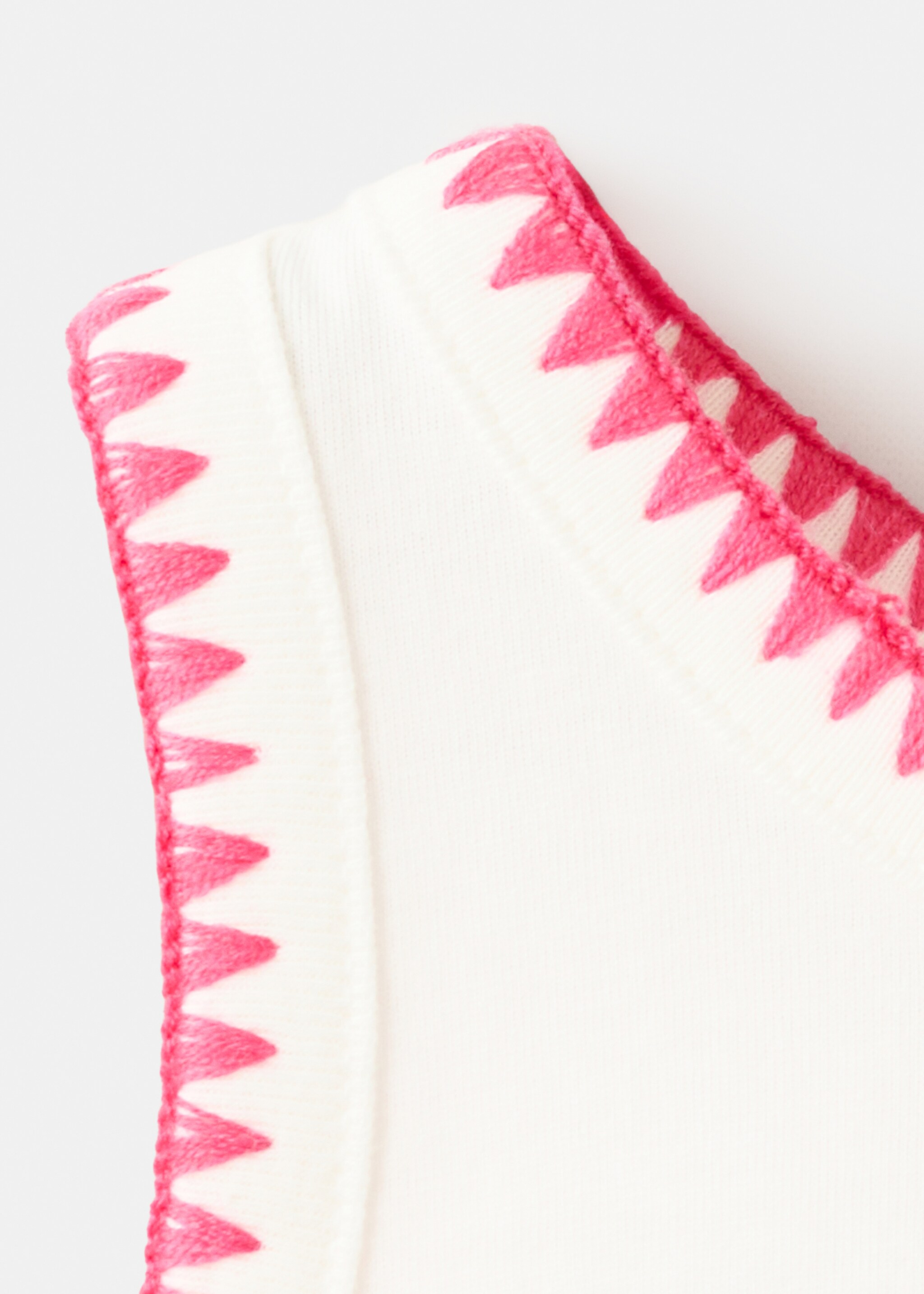 Κορυφή με τιράντες και κεντημένες λεπτομέρειες - Λεπτομέρεια του προϊόντος 8, Υπόλευκο. Ref: 27047927-00.