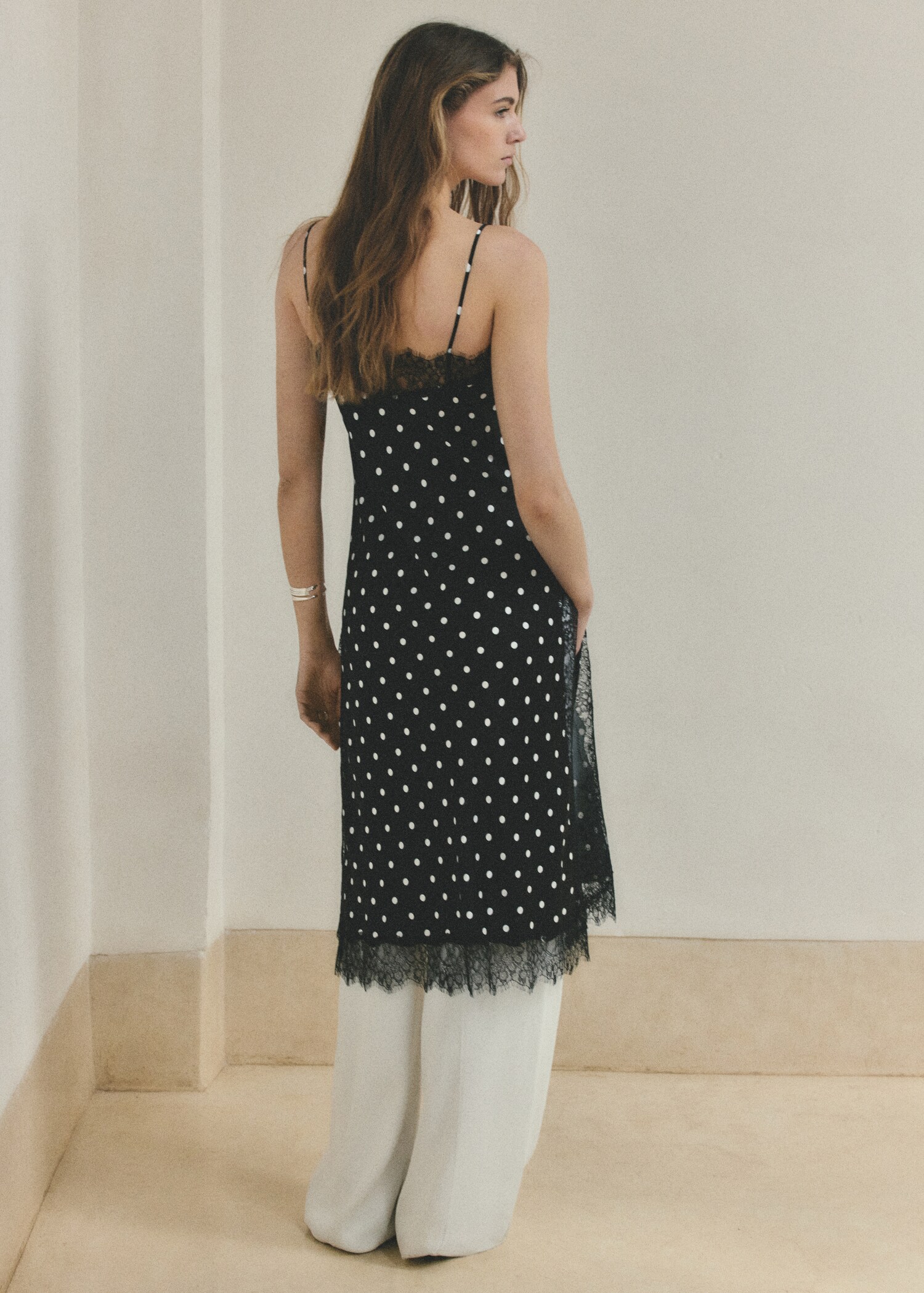 Top long en dentelle à pois - Verso de l’article