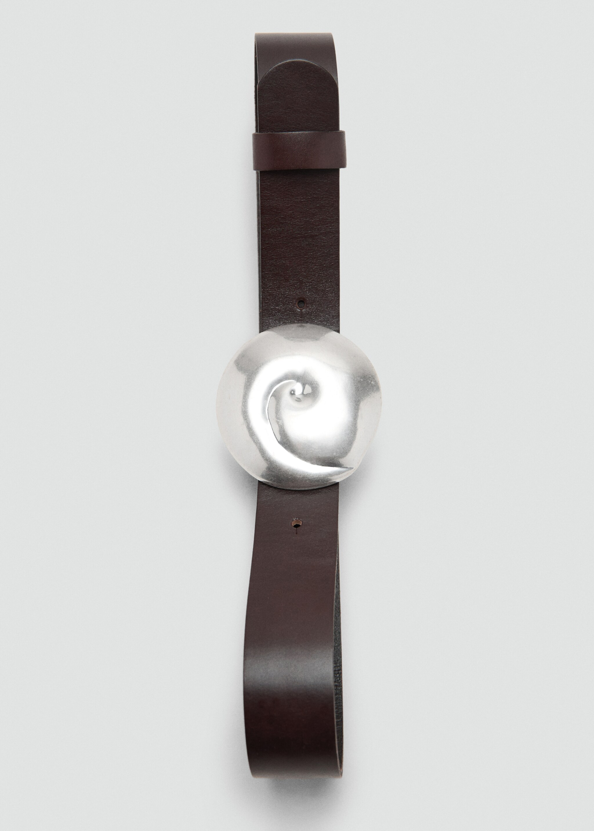 Leather belt with a shell buckle - Details of the article 2, Chocolate. Ref: 27047932-00.