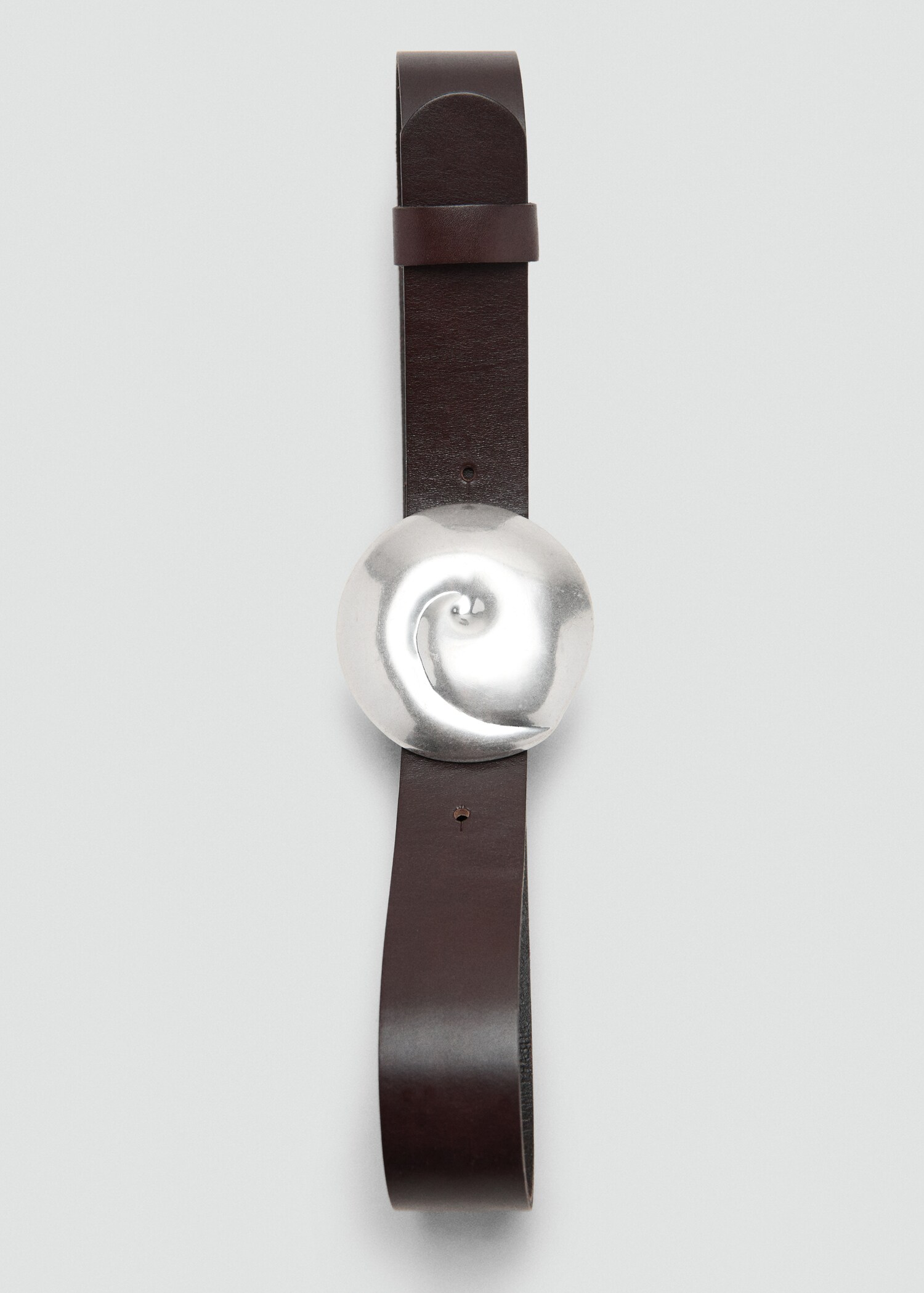 Leather belt with a shell buckle - Details of the article 2