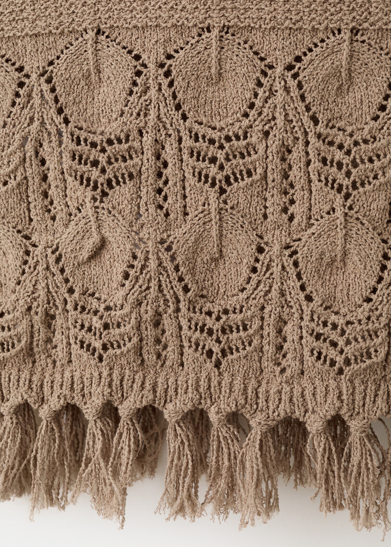 Crochet top with fringe detailing - Details of the article 0