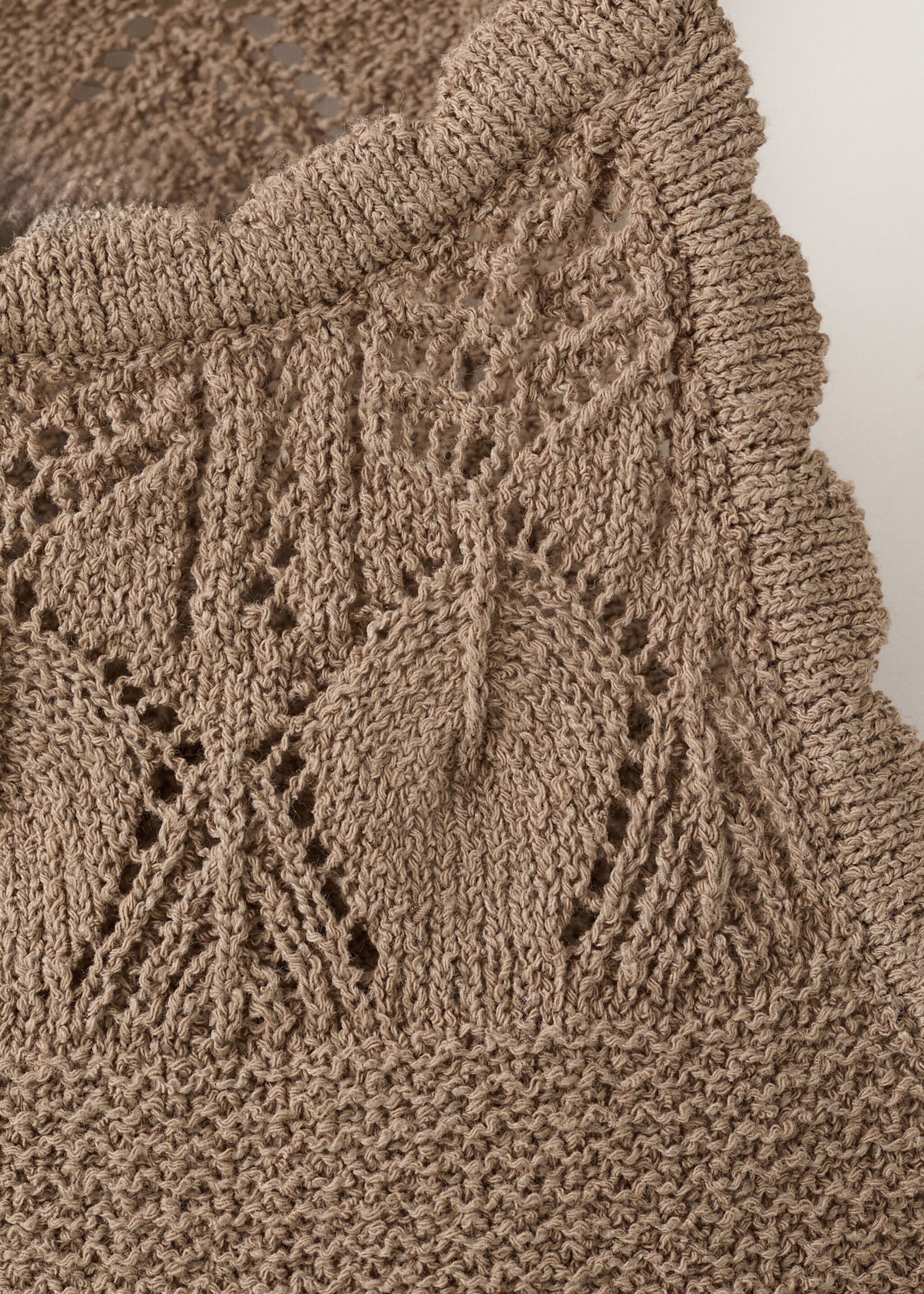 Crochet top with fringe detailing - Details of the article 8, Brown. Ref: 27048268-00.