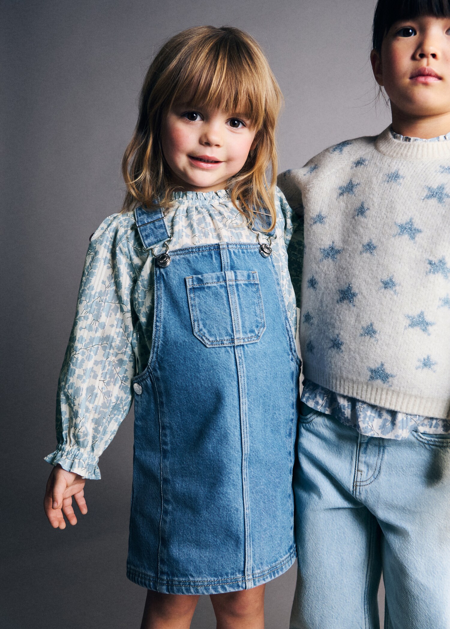 Bluse mit Blumenmuster - Mittlere Ansicht