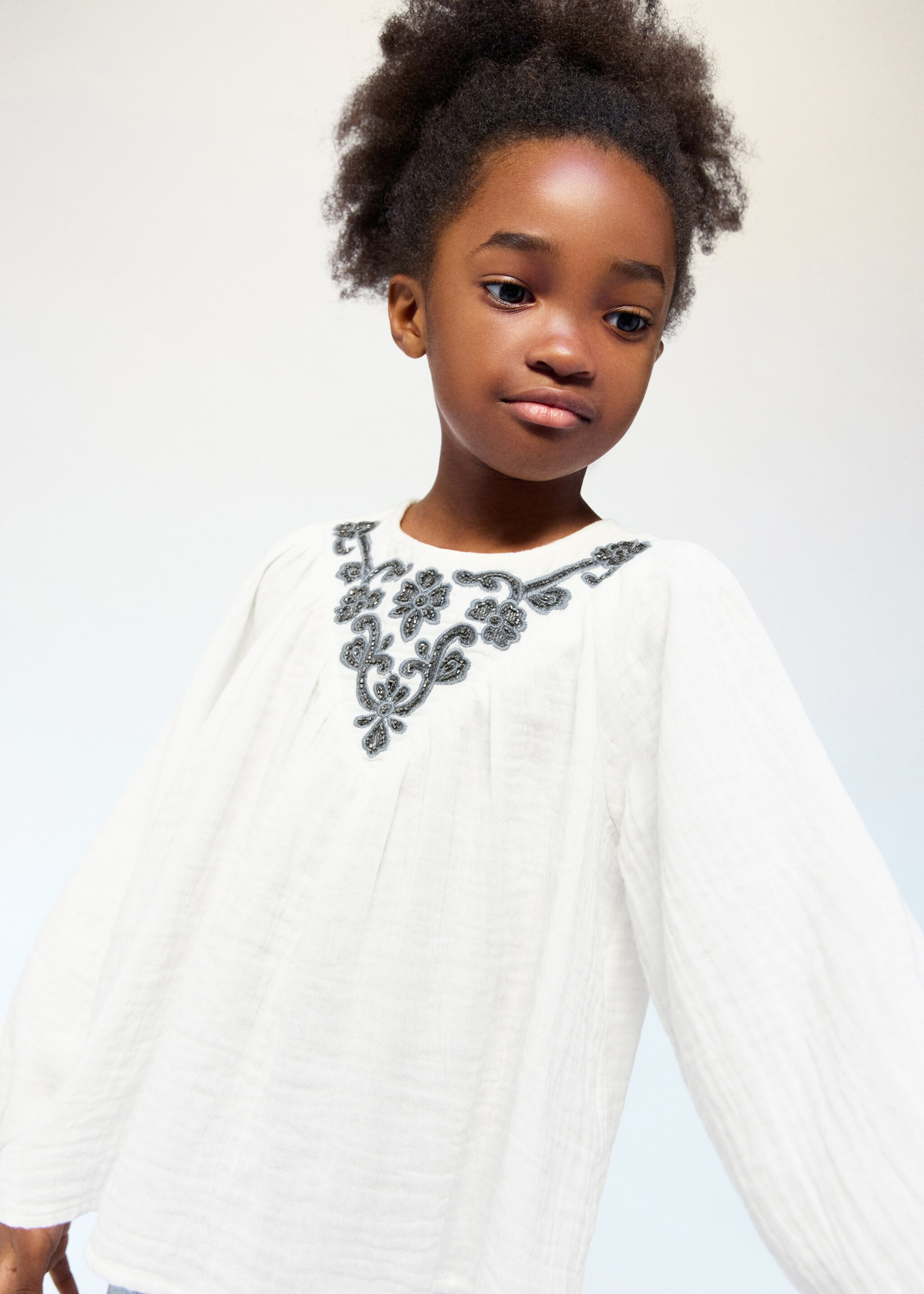 Beaded embroidered blouse - Details of the article 1, White. Ref: 27051173-00.