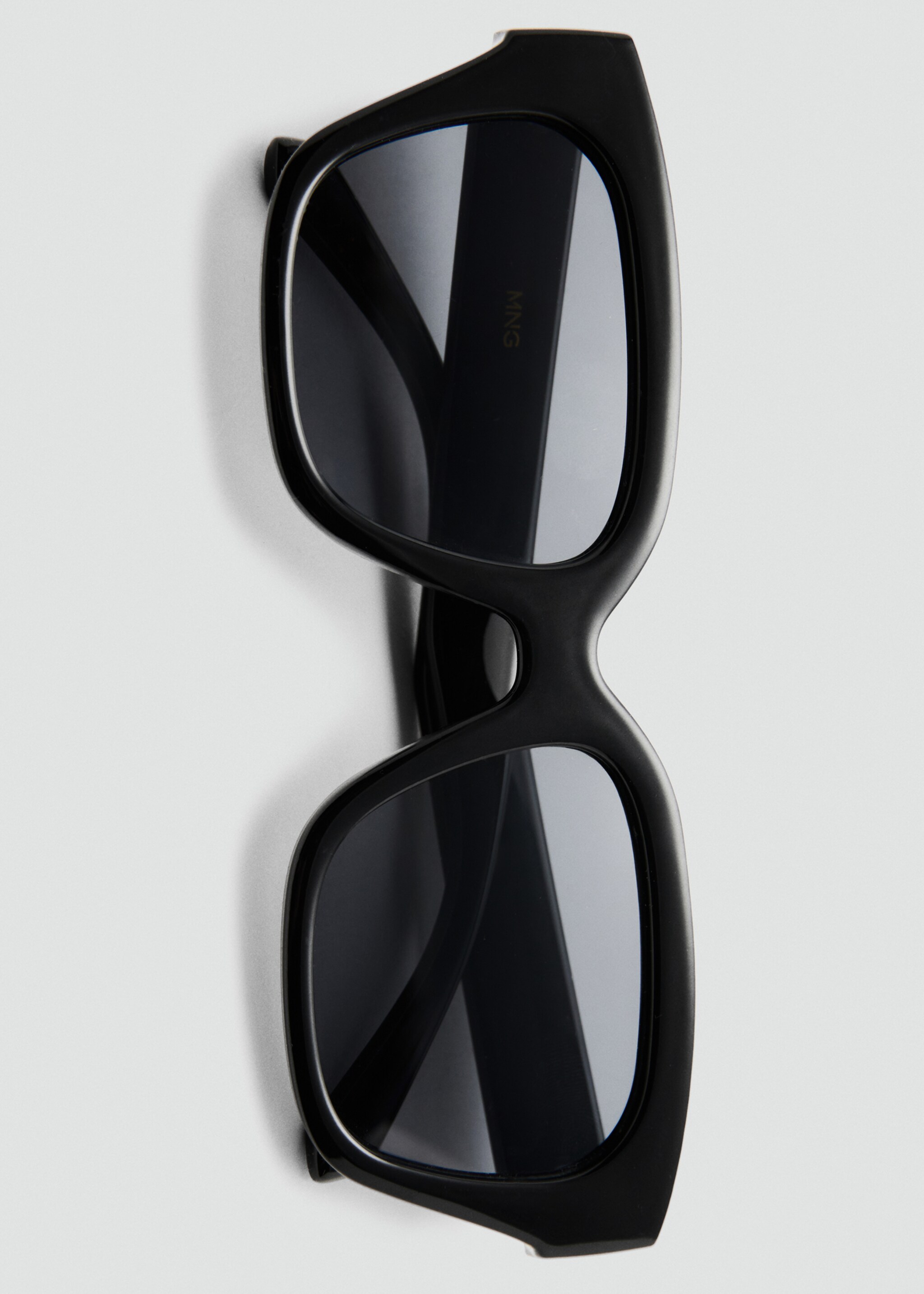 Squared frame sunglasses - Details of the article 2, Black. Ref: 27051176-00.