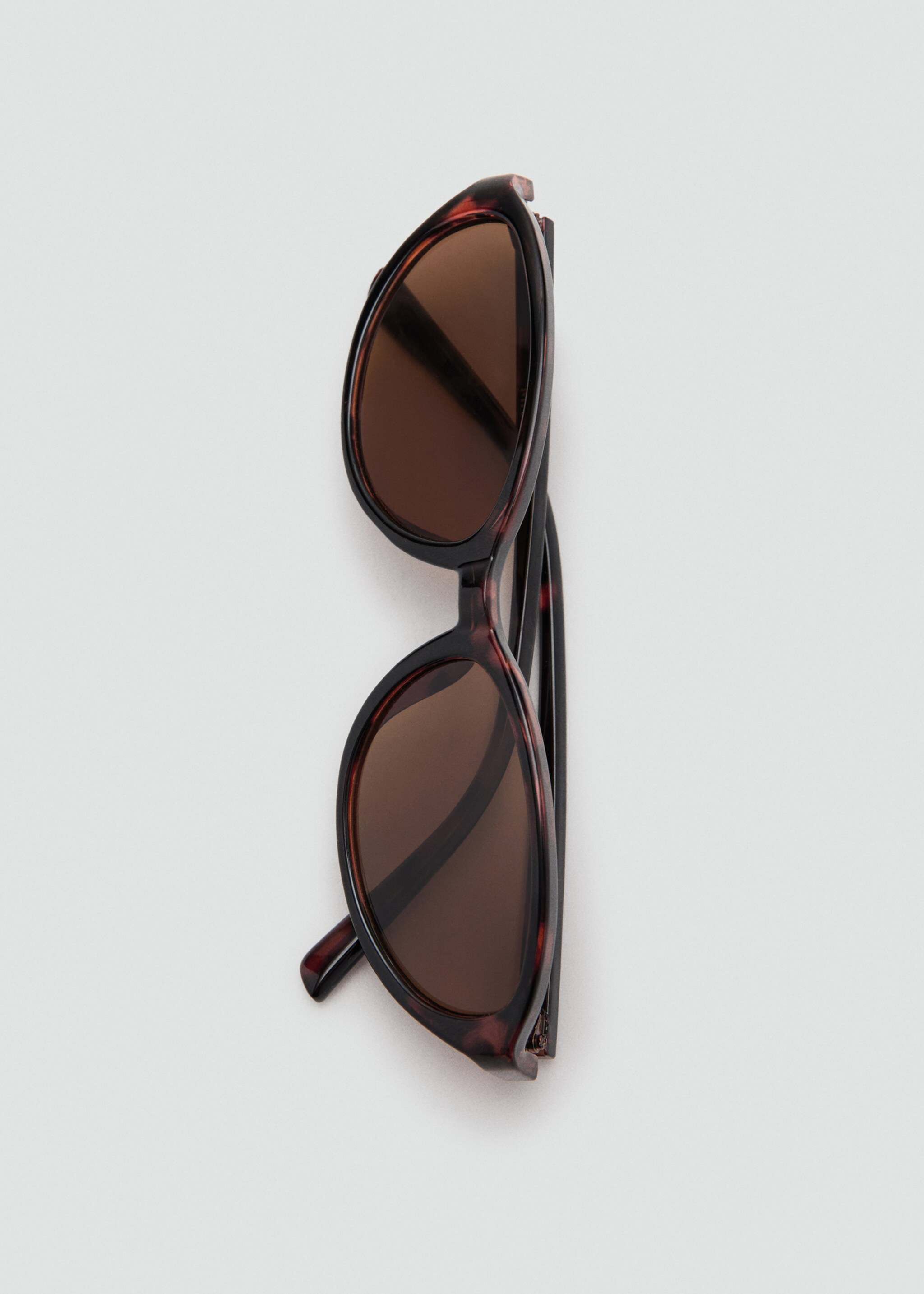Resin frame sunglasses - Details of the article 2, Chocolate. Ref: 27051177-00.