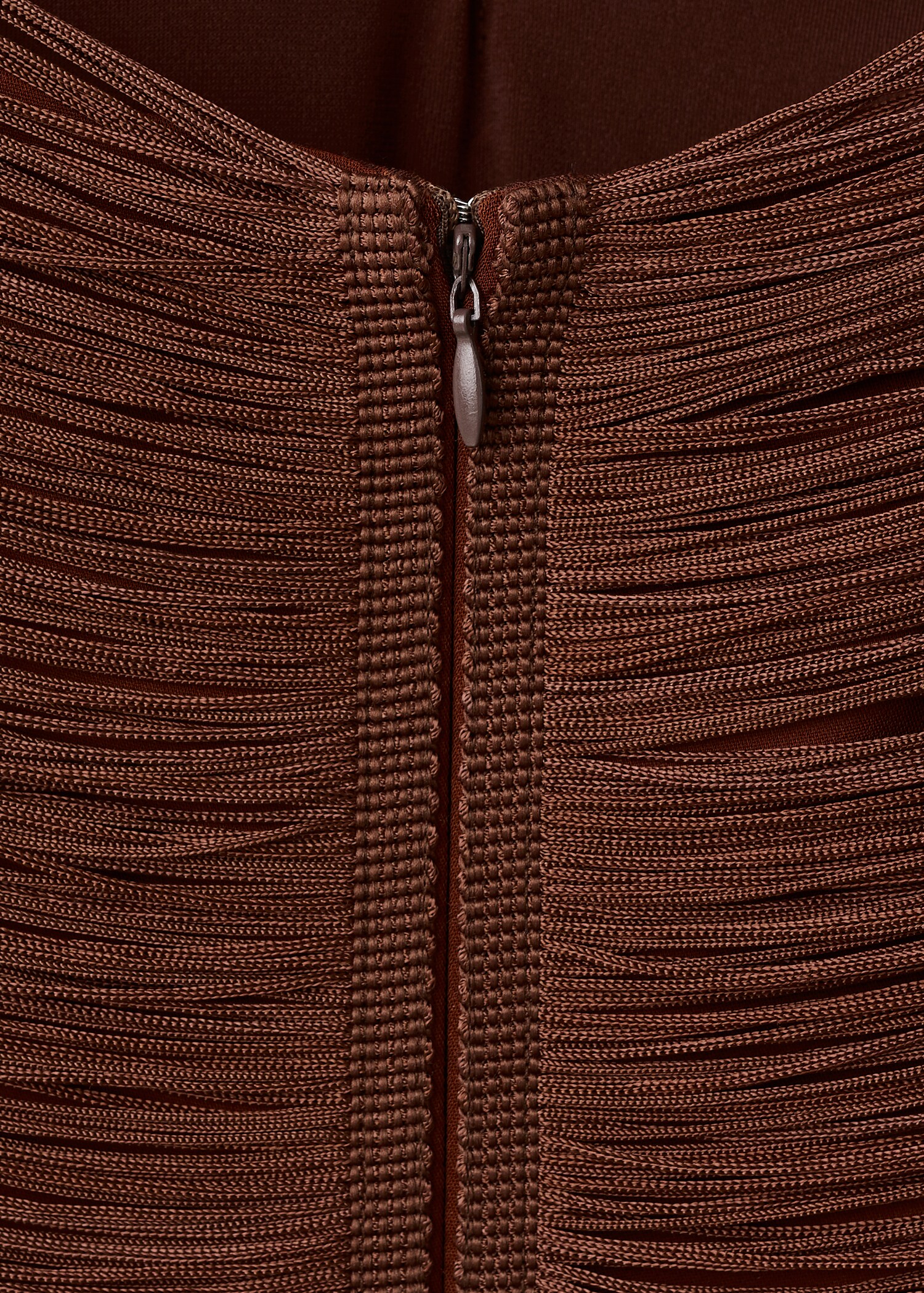 Fringed dress with low back - Details of the article 8