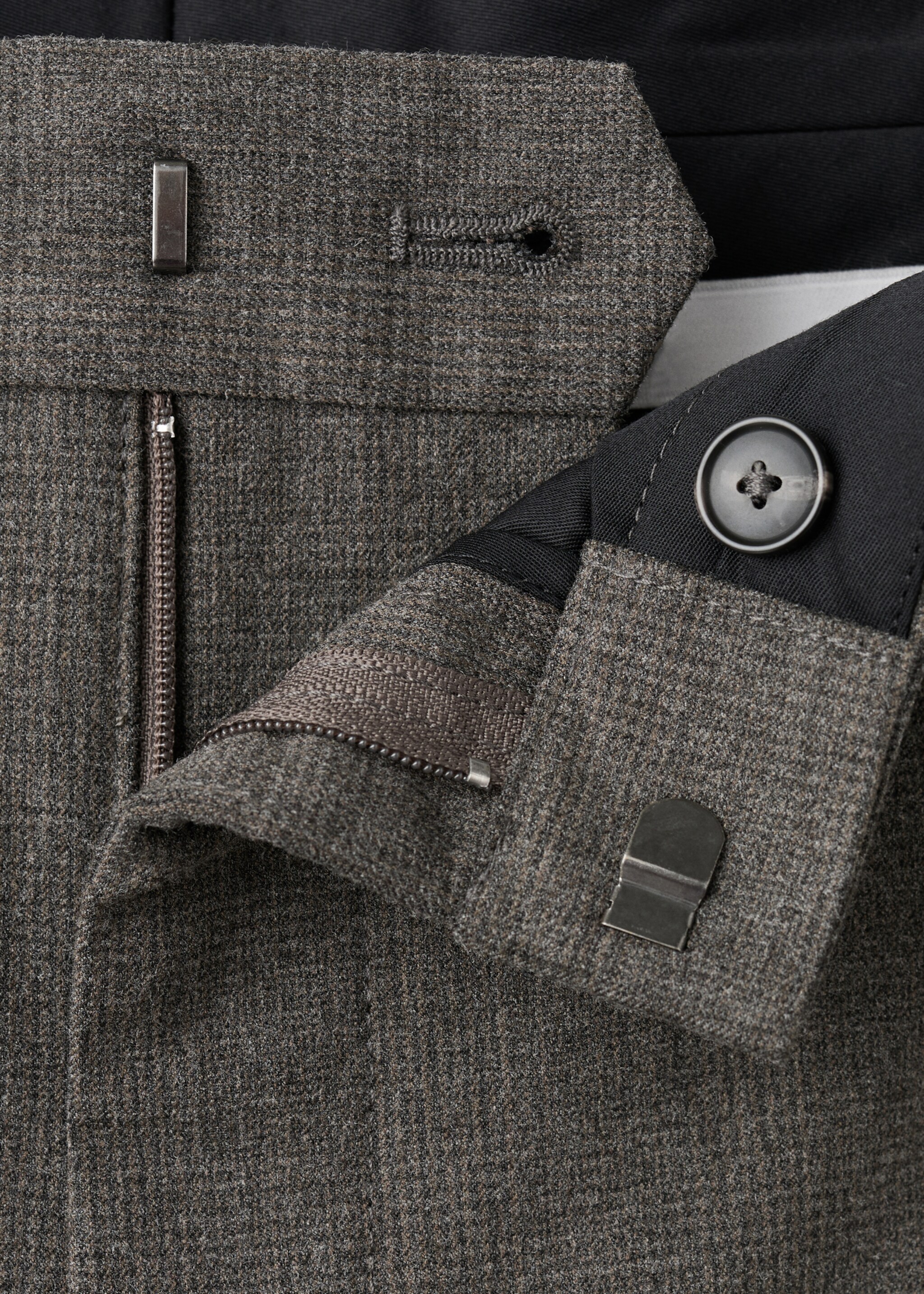 Pantalon atlas - Détail de l'article 8, Gris chiné foncé. Ref: 27051185-00.