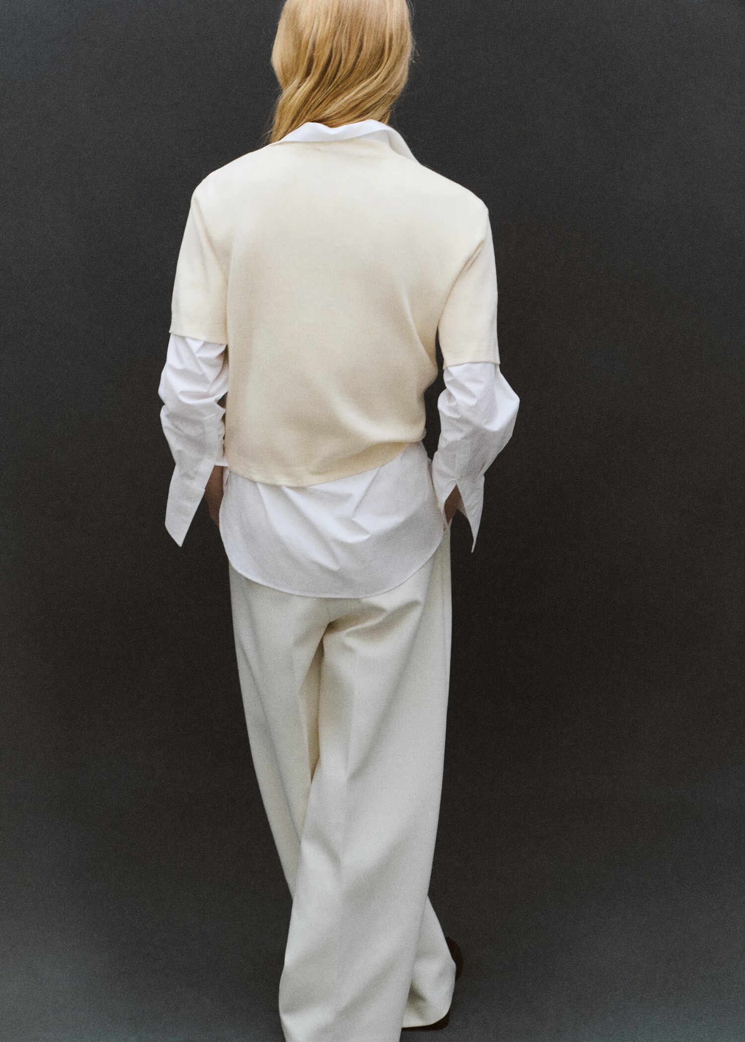 سترة صوفية بأكمام قصيرة - الجهة الخلفية للمنتج