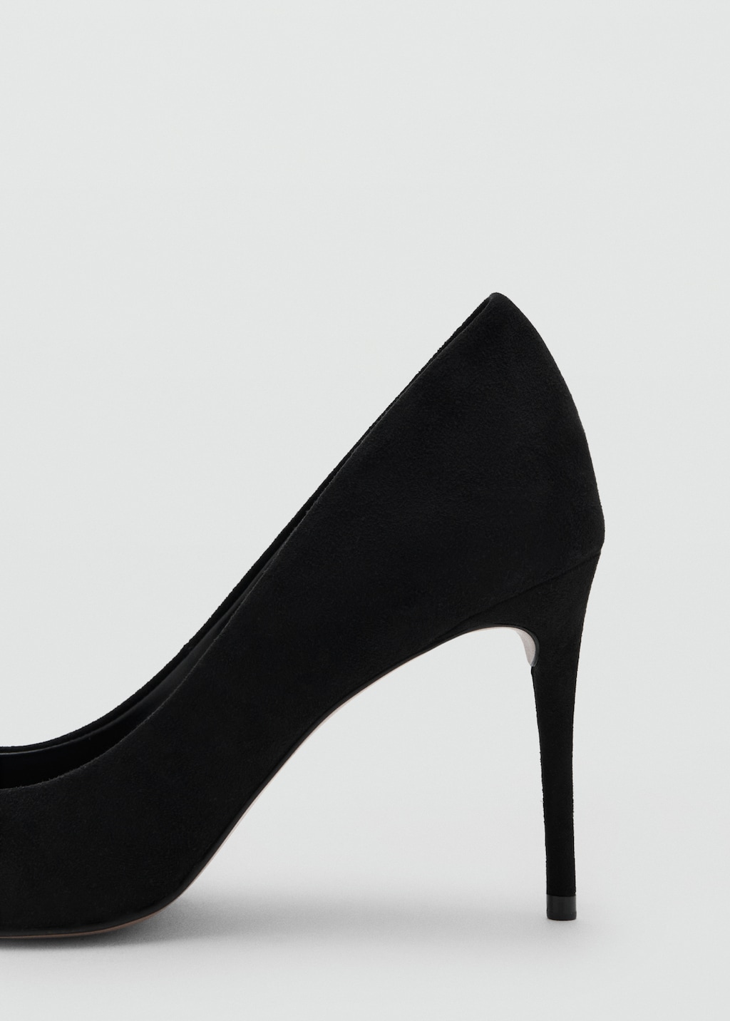 High-heeled shoes