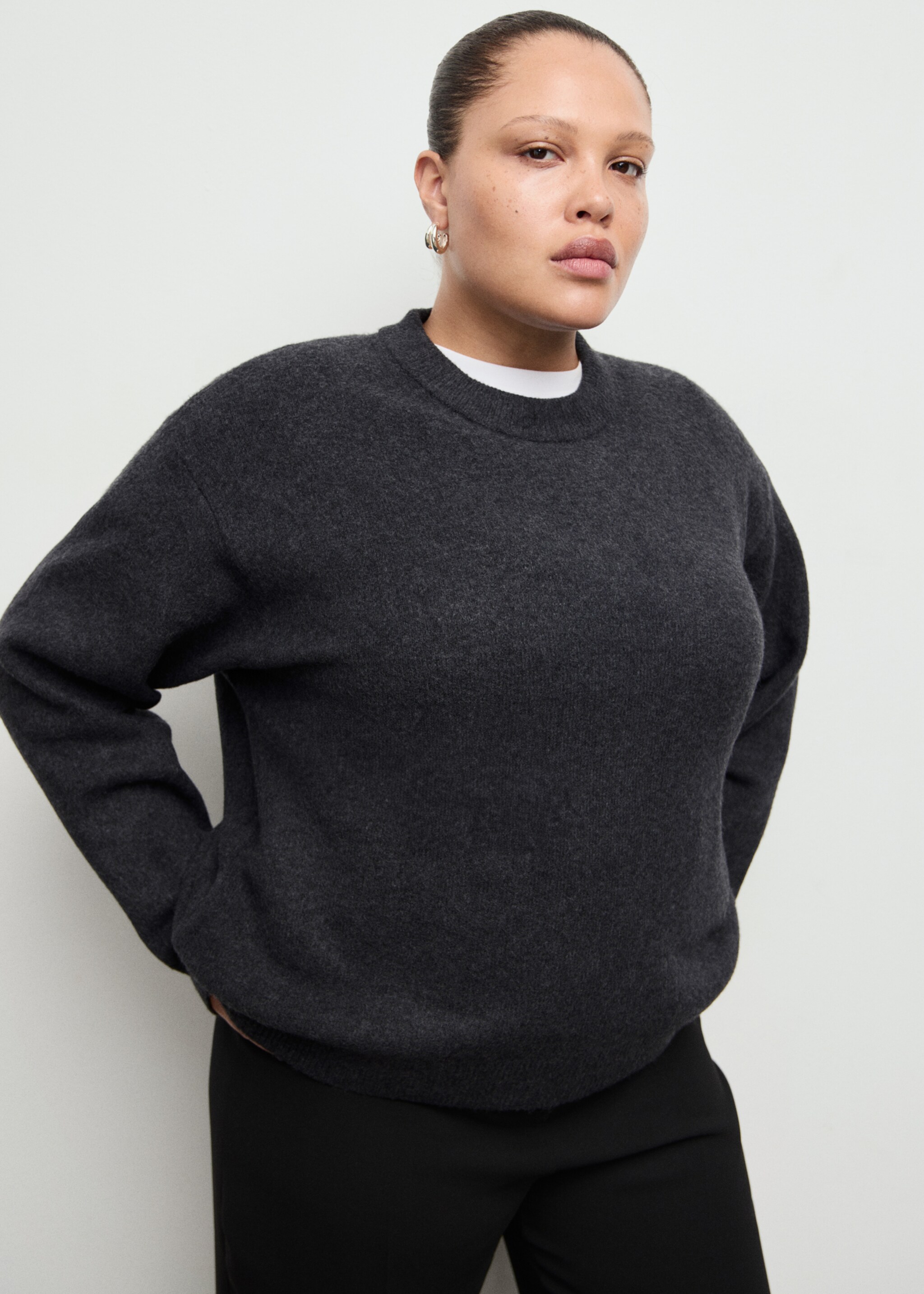 Medium-knit sweater - Details of the article 5, Charcoal. Ref: 27051216-00.