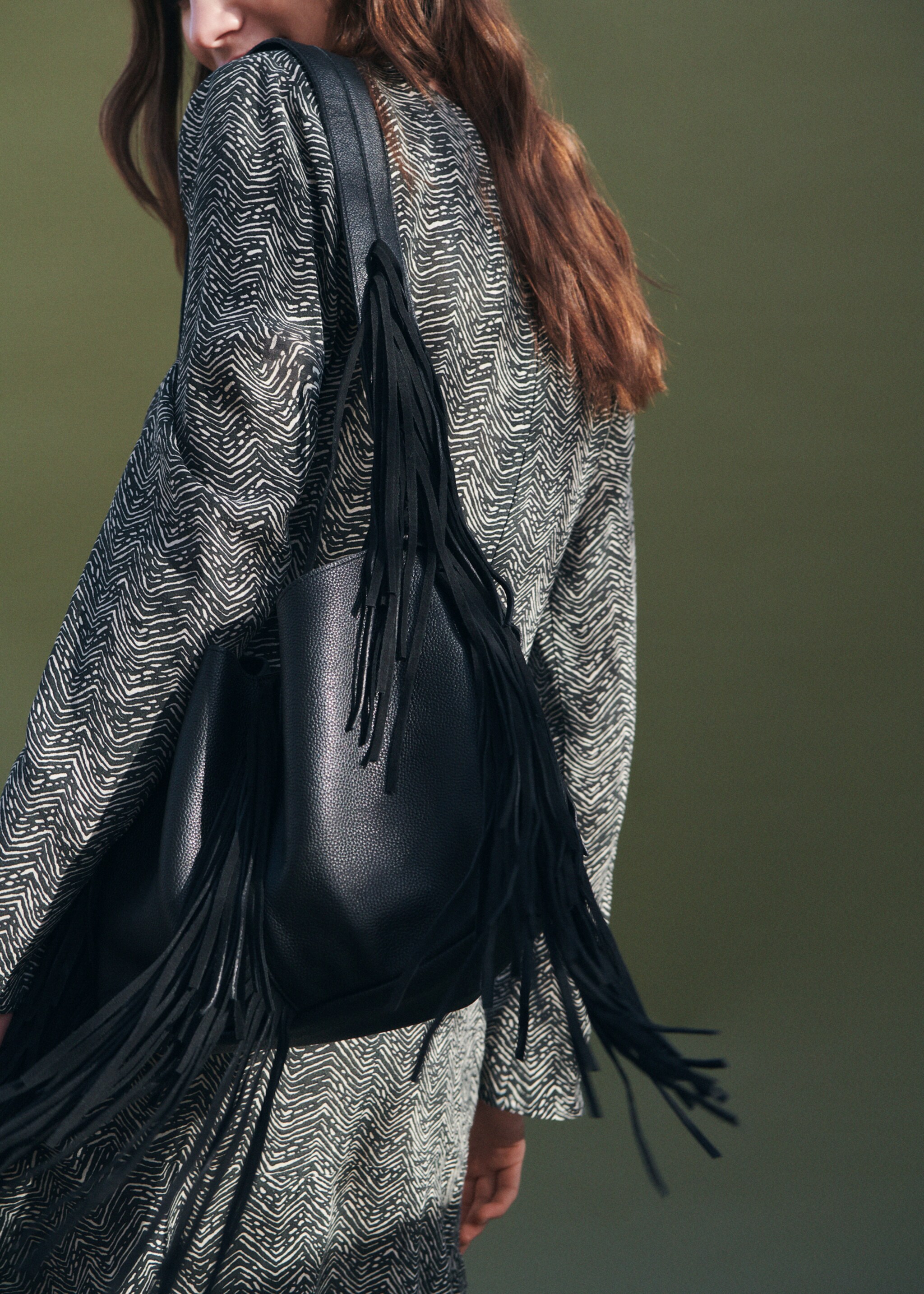 Fringed leather bag - Details of the article 5, Black. Ref: 27051221-00.