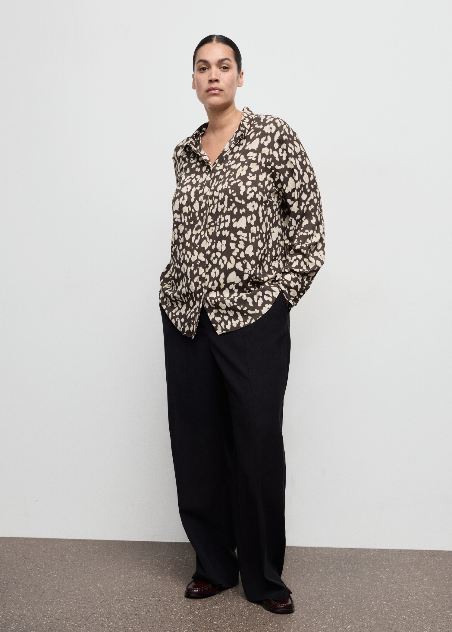 Straight-cut animal-print blouse - Details of the article 3
