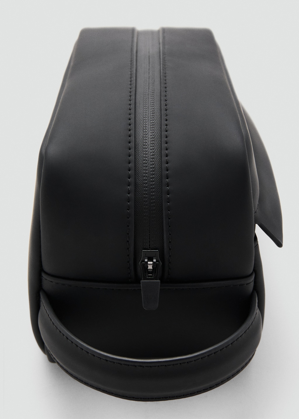 Zipped pebbled cosmetic bag