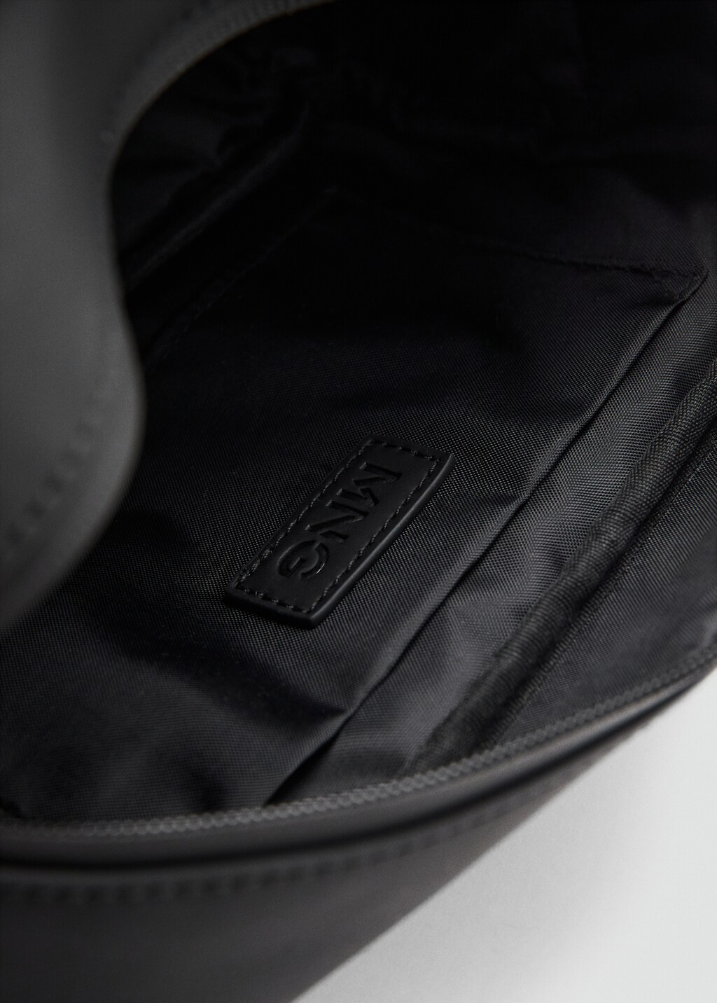 Zipped pebbled cosmetic bag