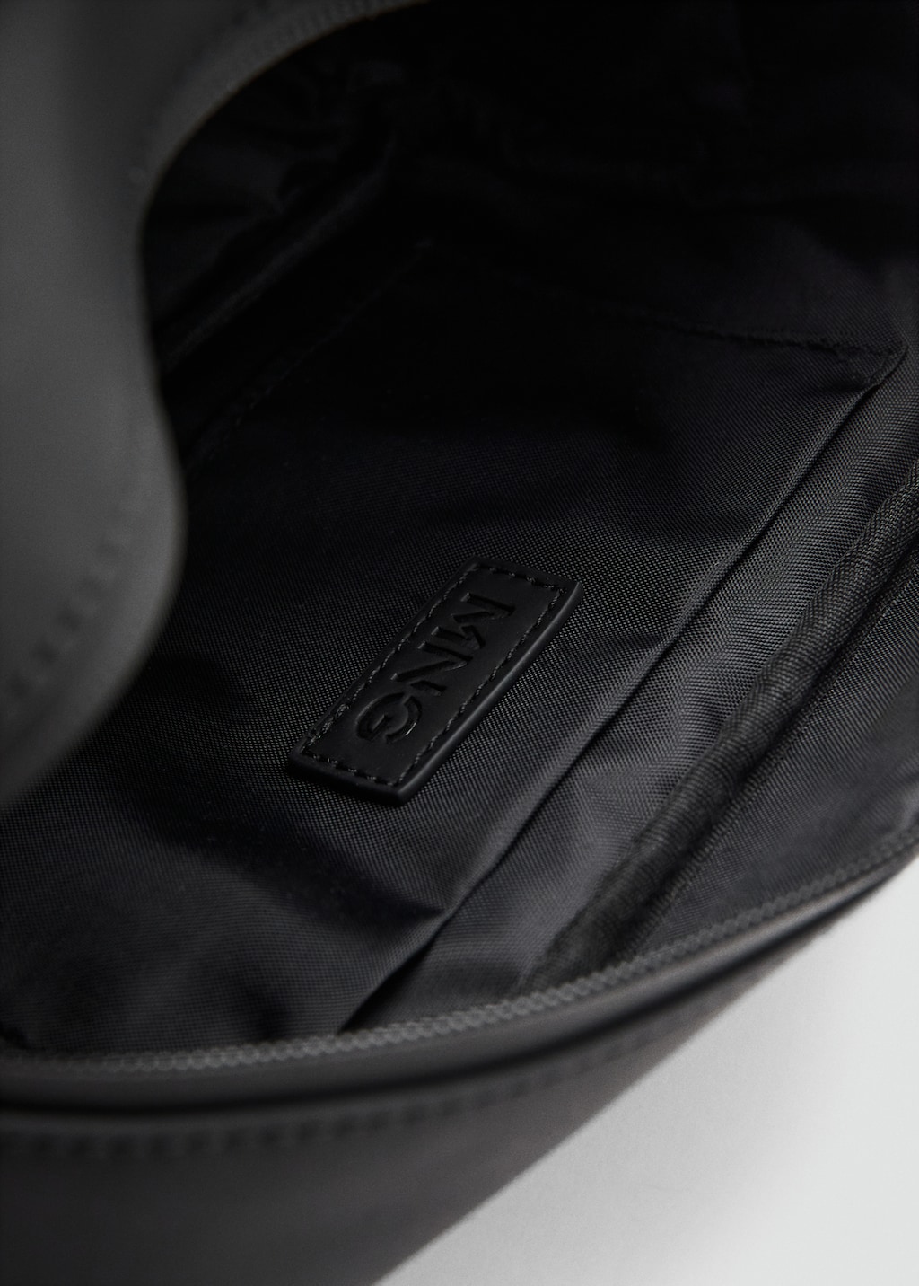 Zipped pebbled cosmetic bag