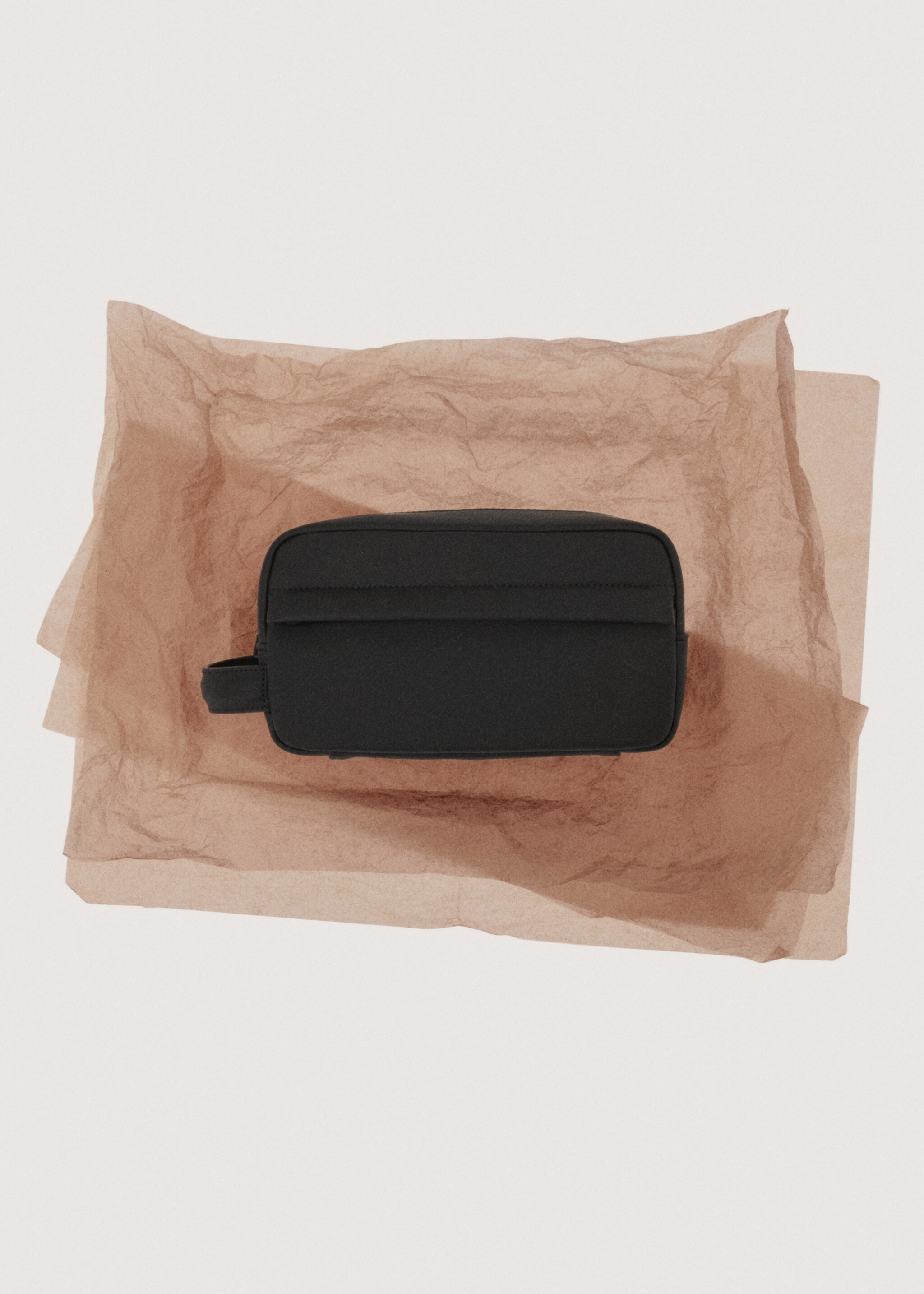 Zipped pebbled cosmetic bag - Details of the article 9, Black. Ref: 27051246-00.