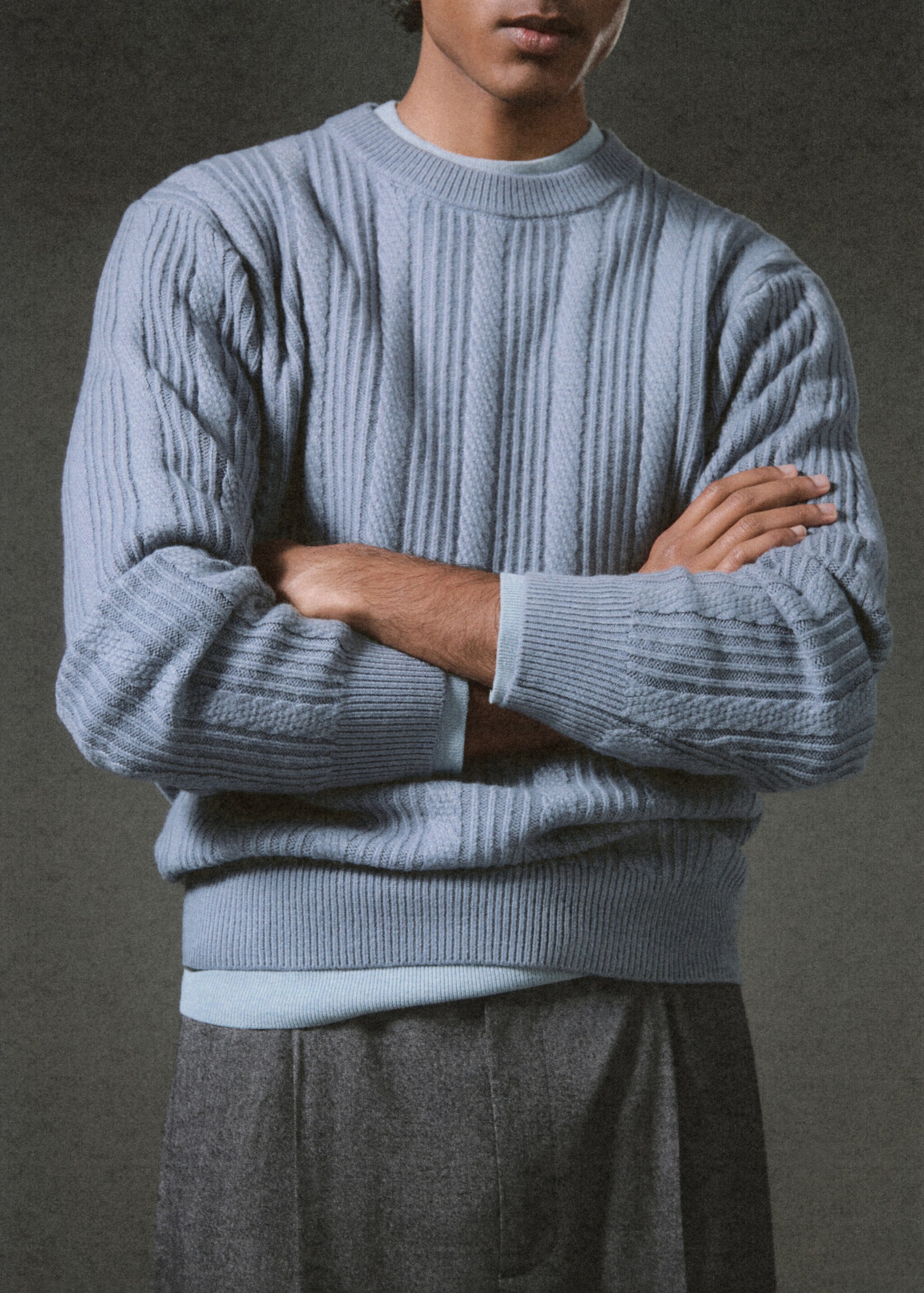 Structured knitted sweater - Details of the article 5, Prussian Blue. Ref: 27051250-00.