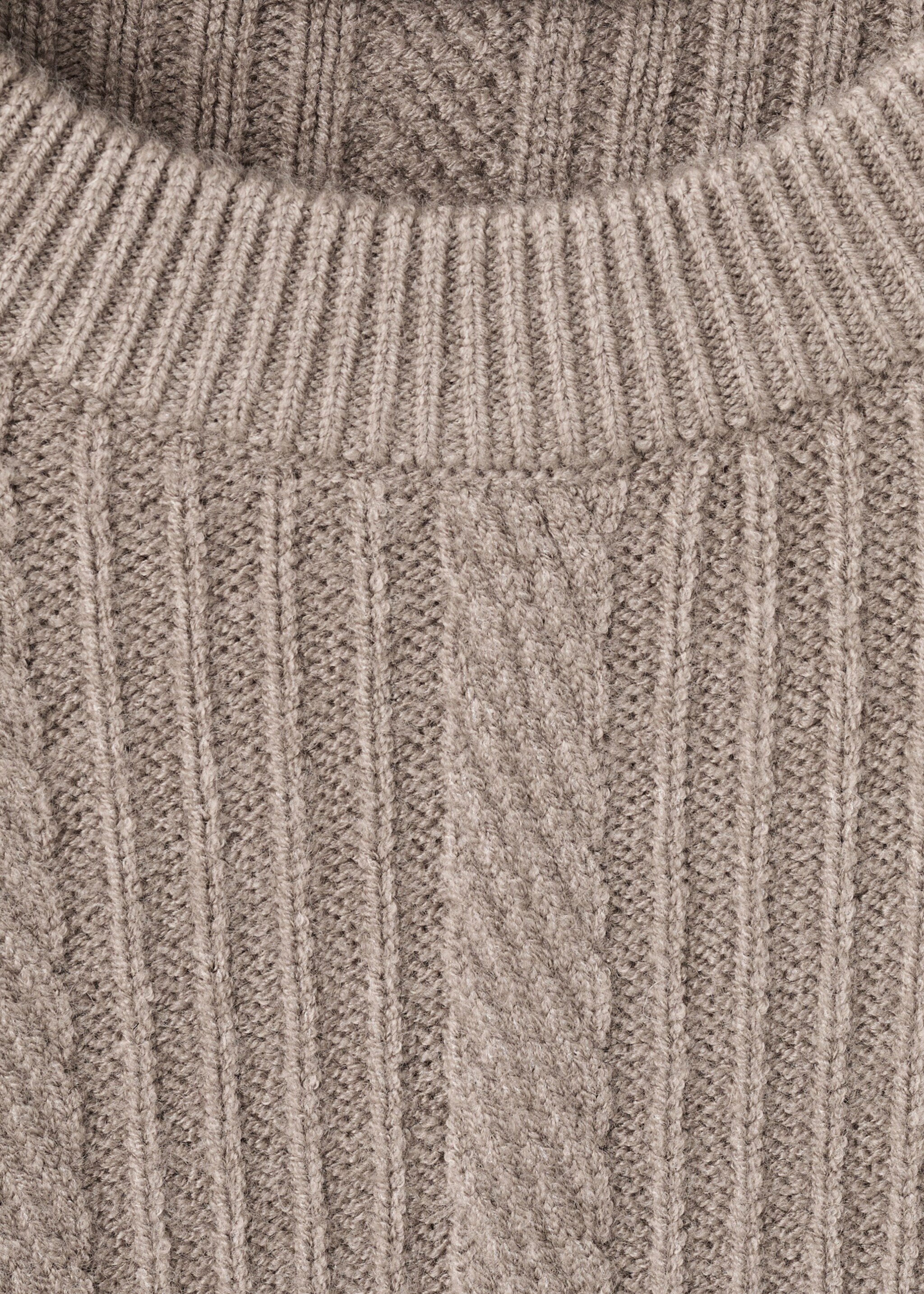 Structured knitted sweater - Details of the article 8, Mink Grey. Ref: 27051250-00.