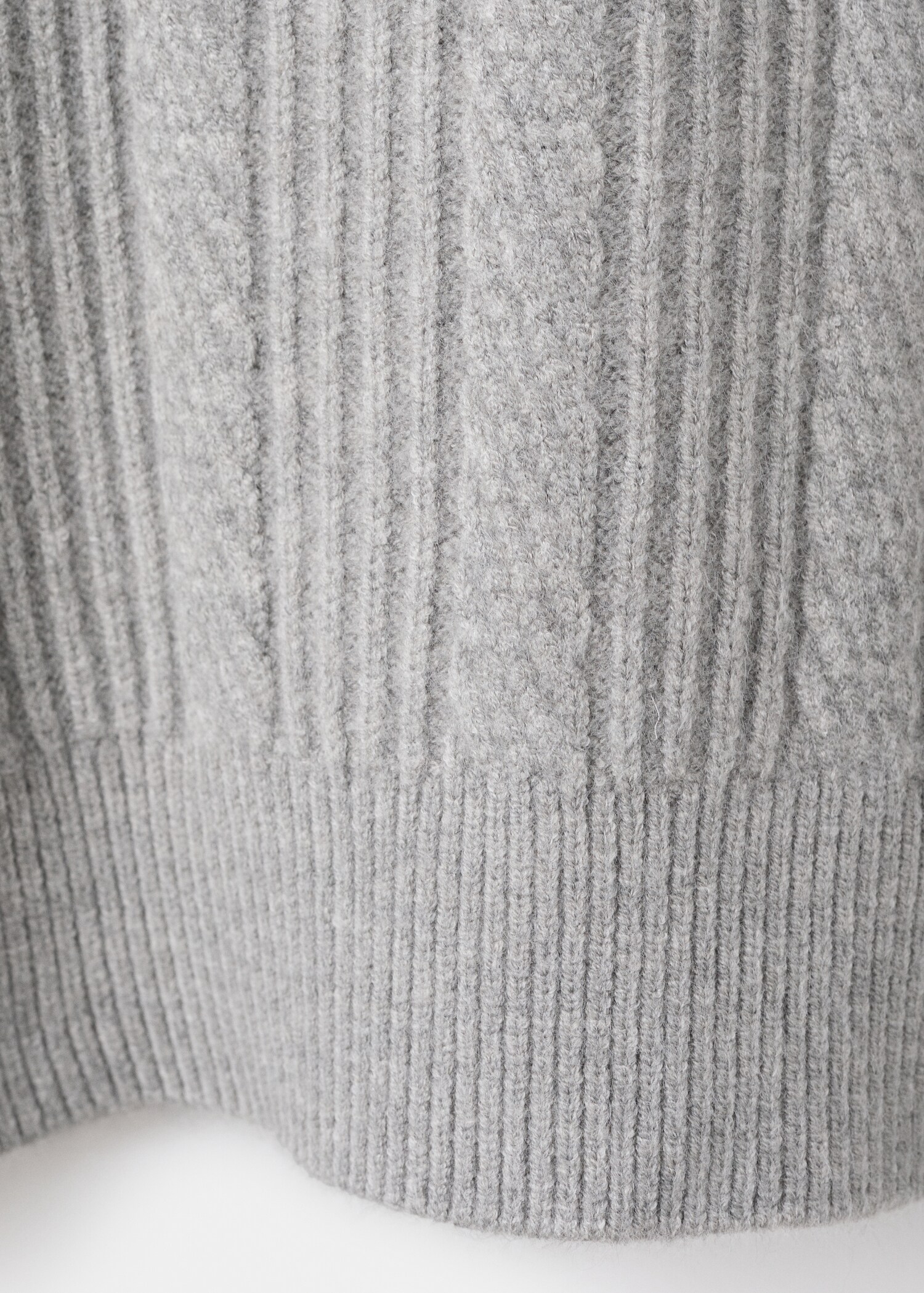 Structured turtleneck sweater - Details of the article 0
