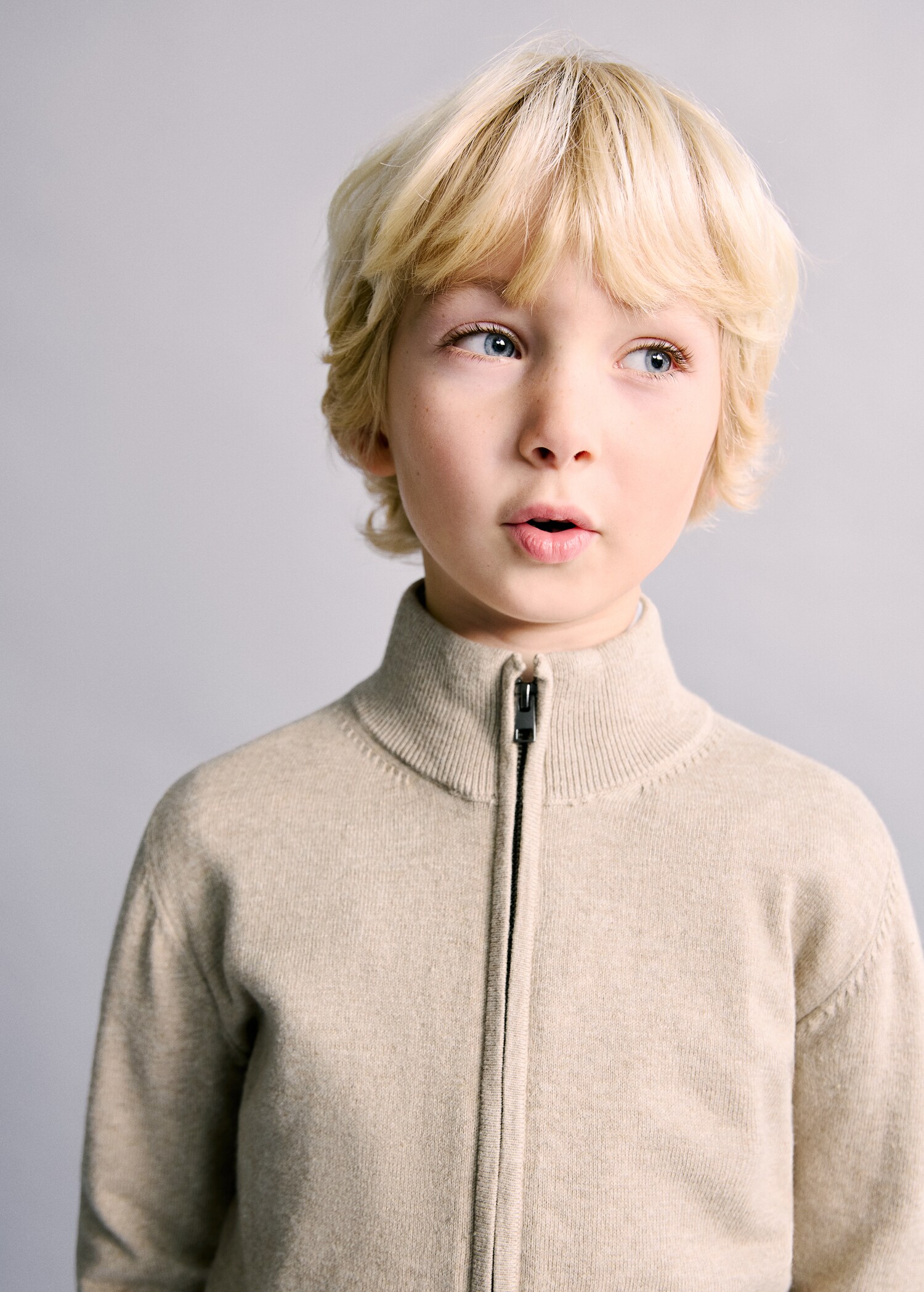 Zipped knit cardigan - Details of the article 1