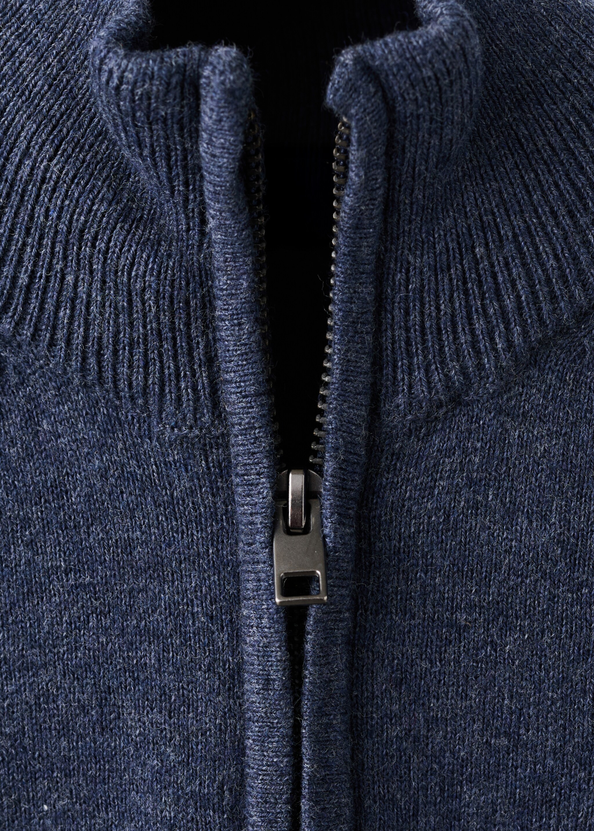 Gebreid vest met rits - Detail van het artikel 8, Marineblauw. Ref: 27051254-00.