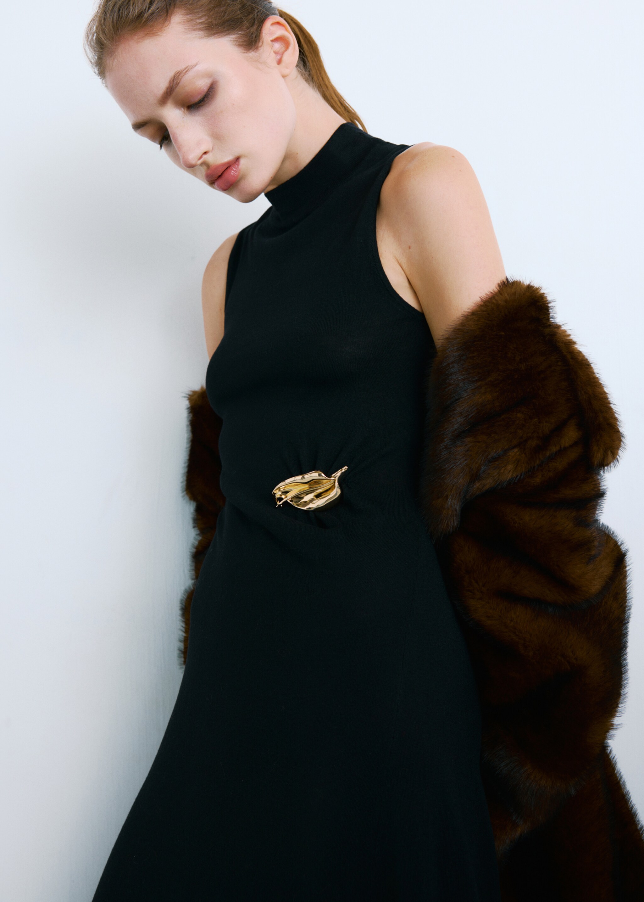 Knitted dress with metal detail - Medium plane, Black. Ref: 27051266-00.