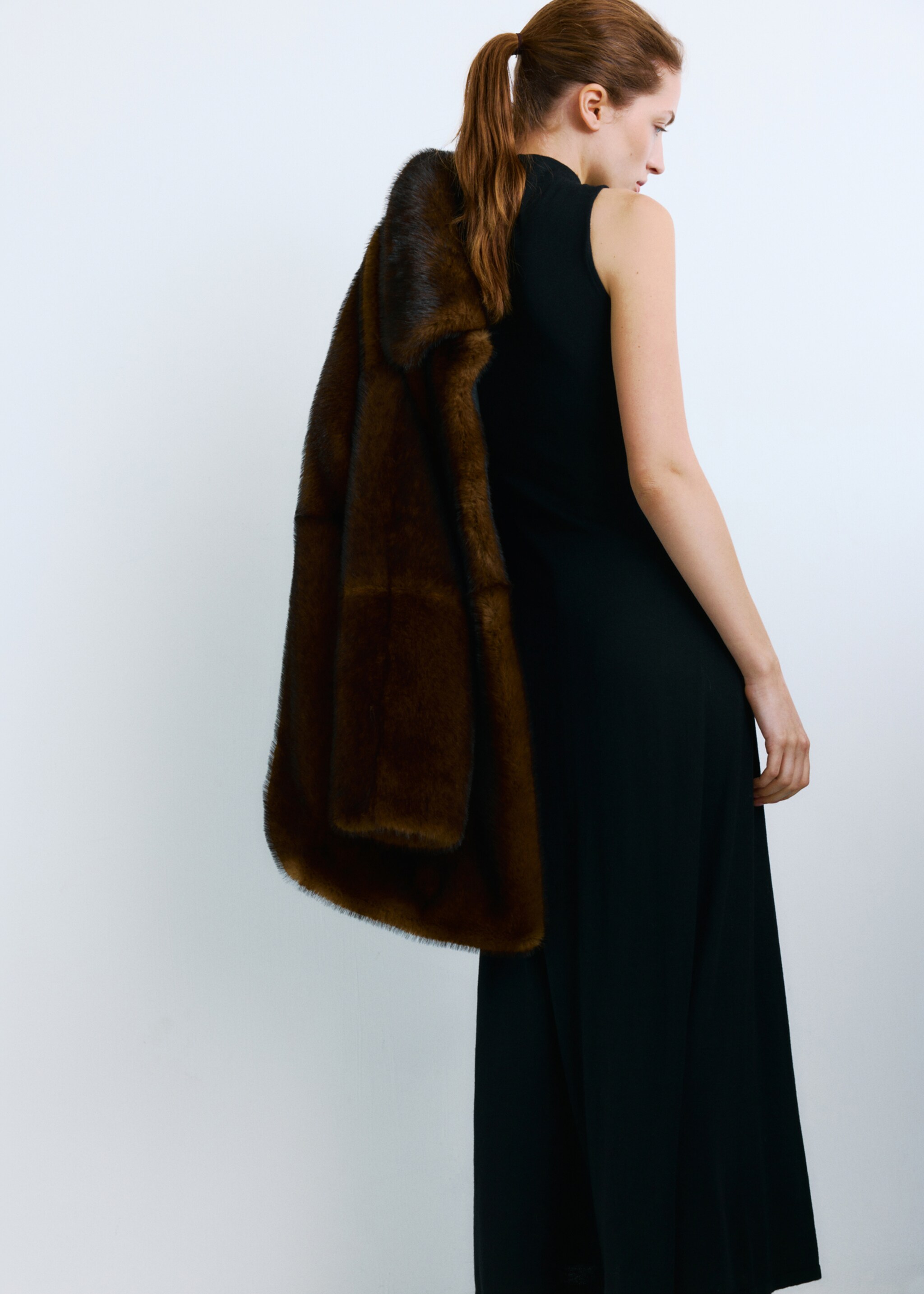 Knitted dress with metal detail - Reverse of the article, Black. Ref: 27051266-00.