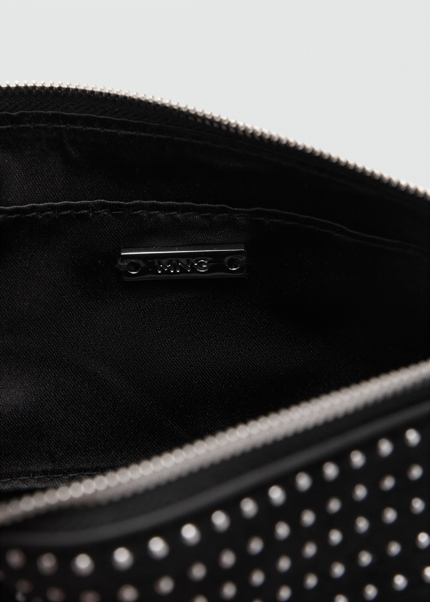 Oval studded shoulder bag - Details of the article 3