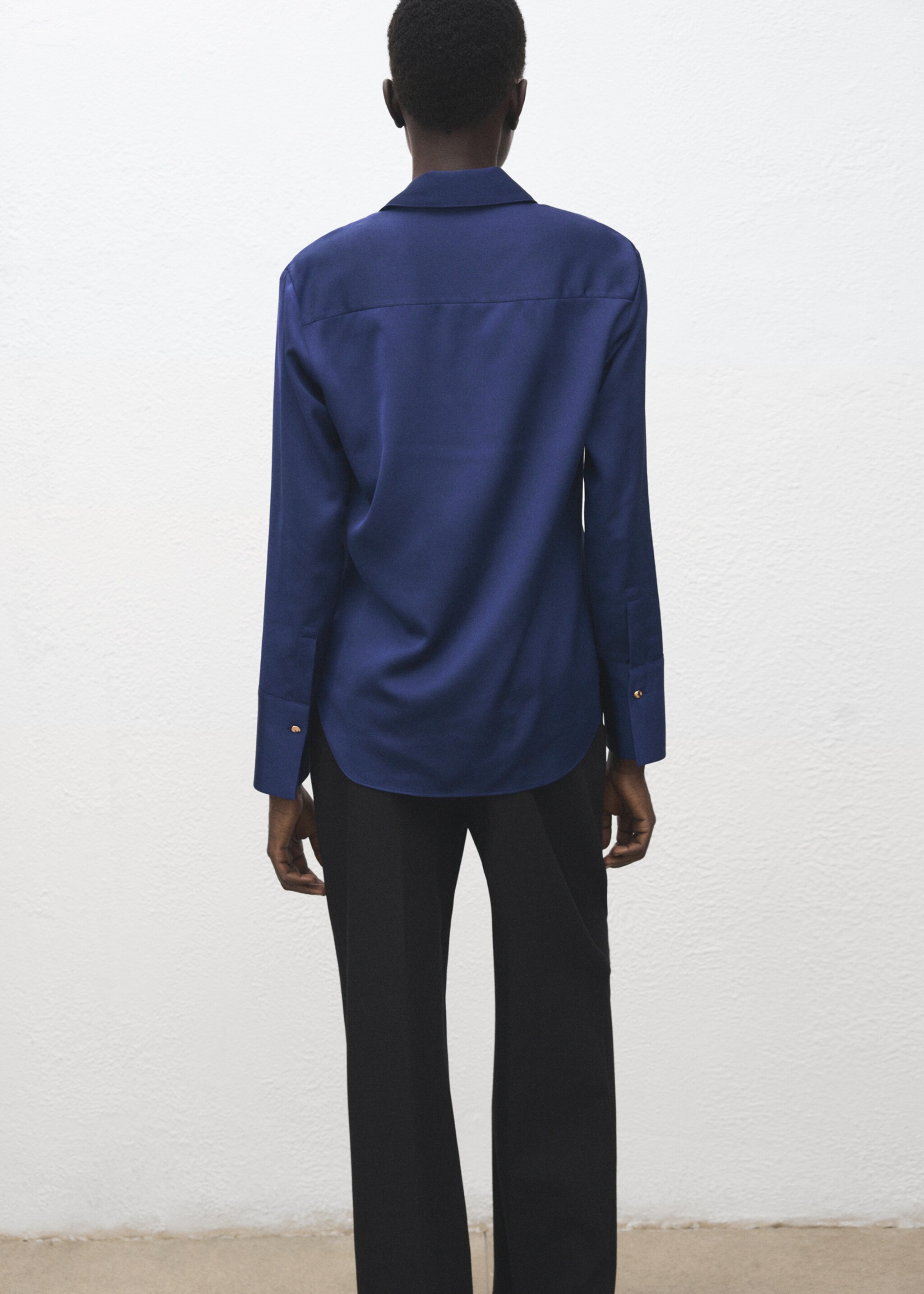 Chemise fluide satinée - Verso de l’article, Bleu. Ref: 27051274-00.