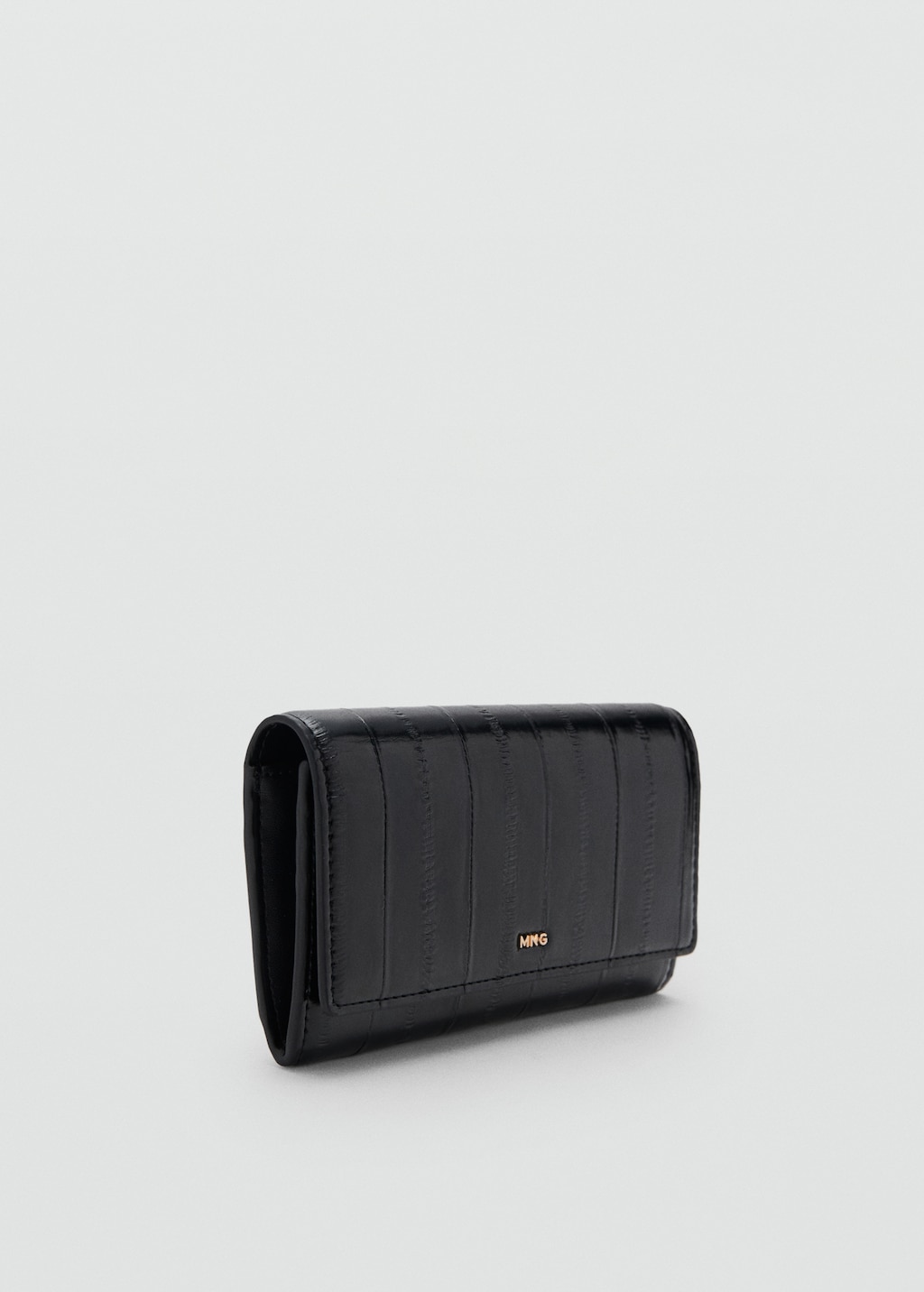 Small textured wallet