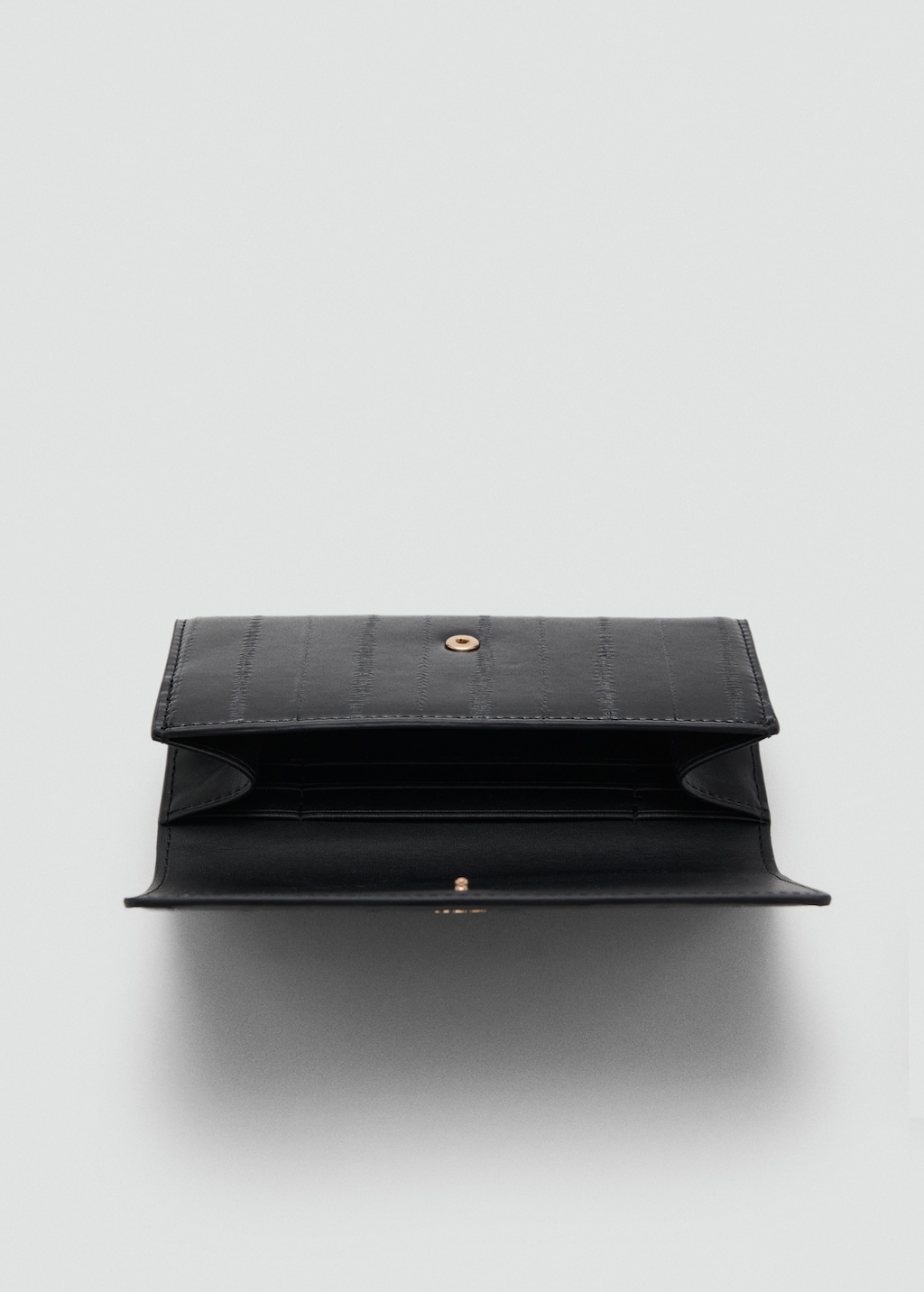 Small textured wallet