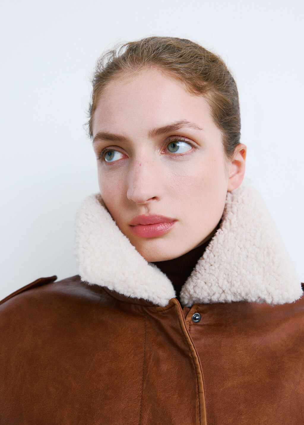 Oversized jacket with sherpa collar - image 4