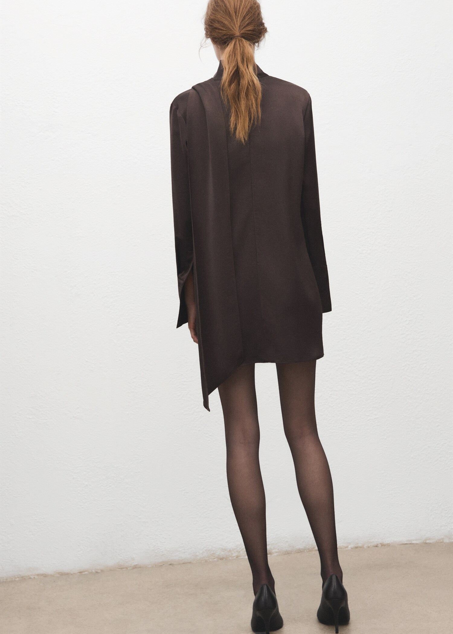 Satin dress with foulard - Reverse of the article