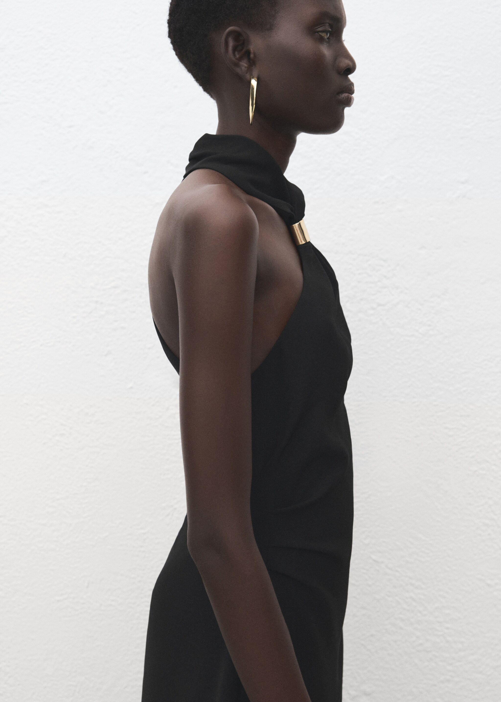 Halter-neck dress with metal embellishment - Details of the article 2, Black. Ref: 27051285-00.