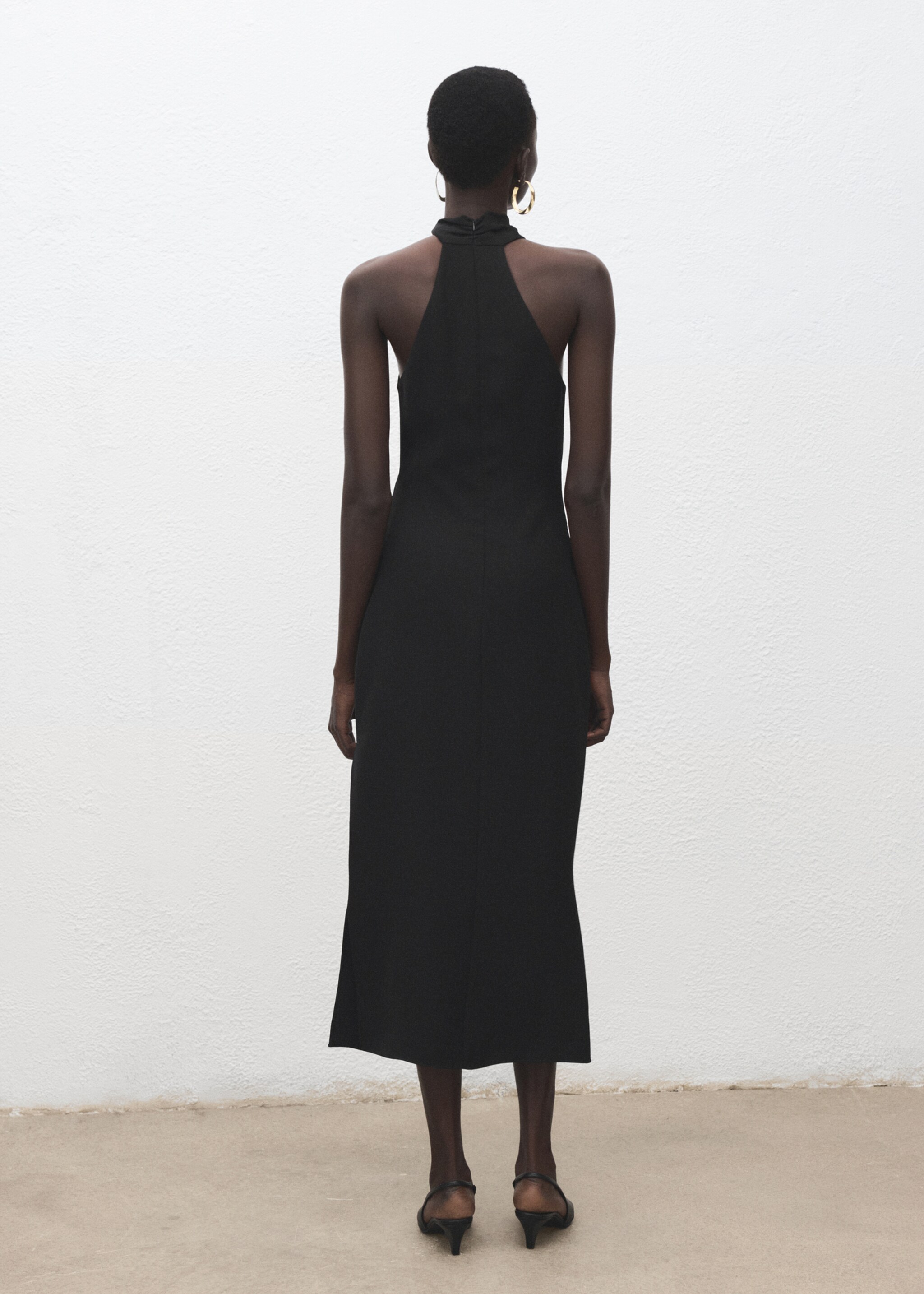 Halter-neck dress with metal embellishment - Reverse of the article, Black. Ref: 27051285-00.