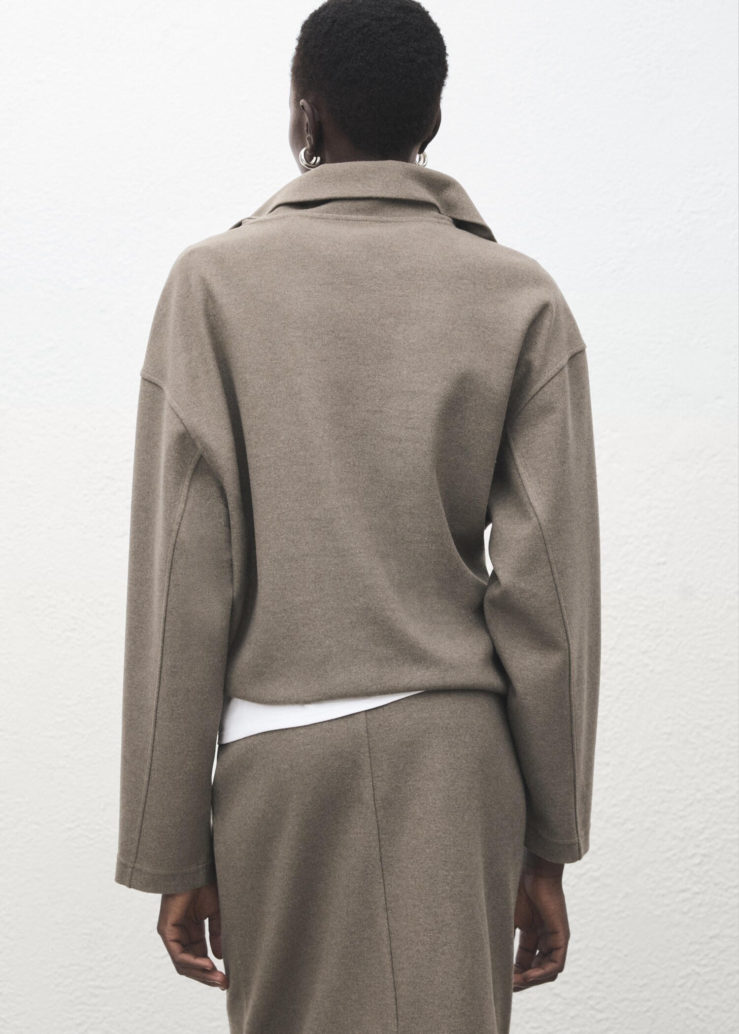 Turtleneck sweatshirt with zip - Reverse of the article