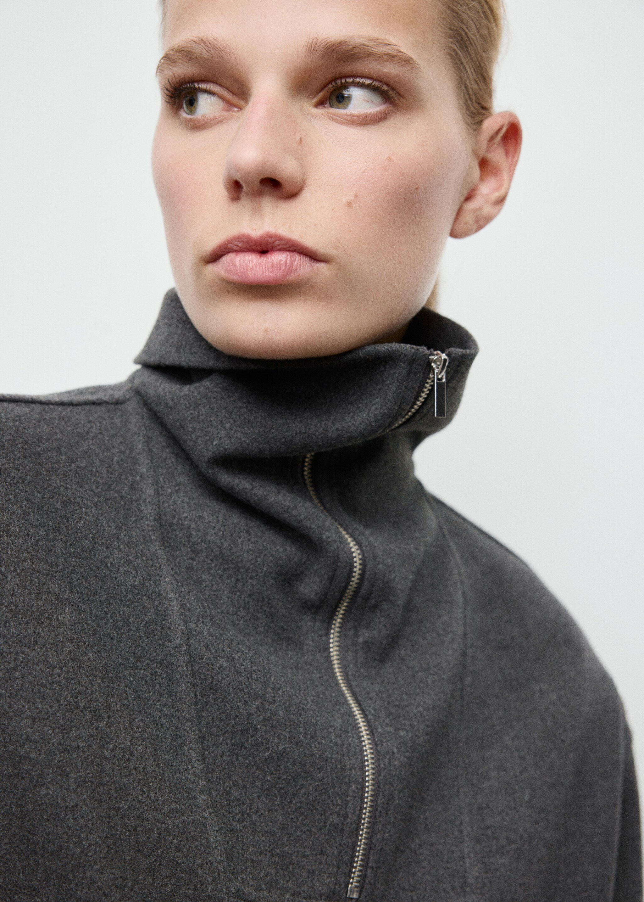 Turtleneck sweatshirt with zip - Details of the article 1, Dark Heather Grey. Ref: 27051287-00.