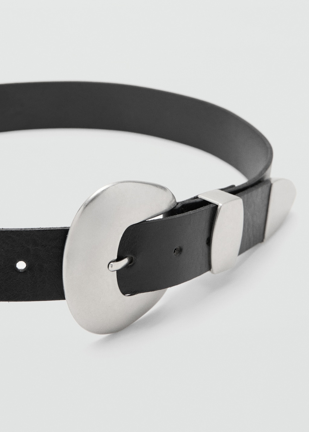 Leather belt with oval buckle