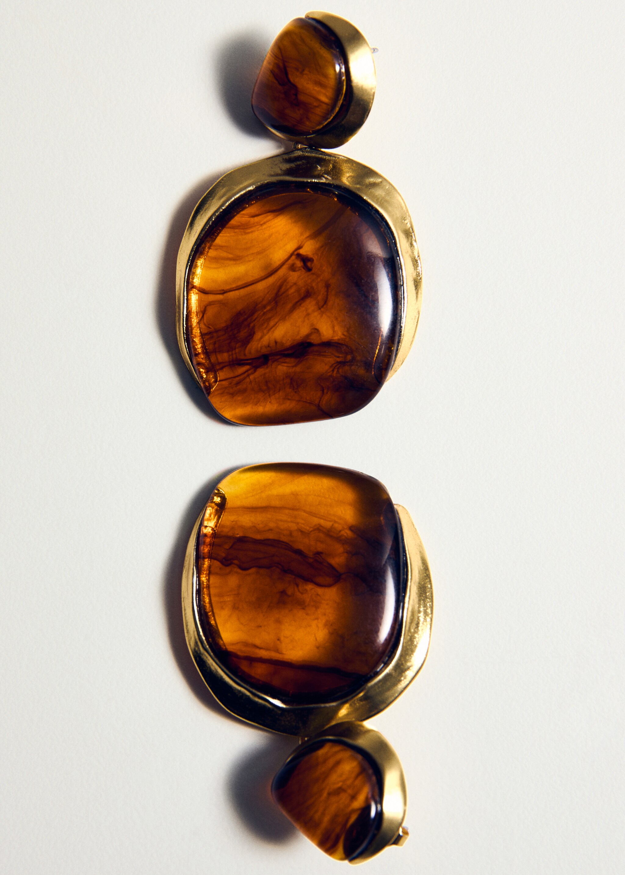 Resin pendant earrings - Details of the article 5, Gold. Ref: 27051292-00.