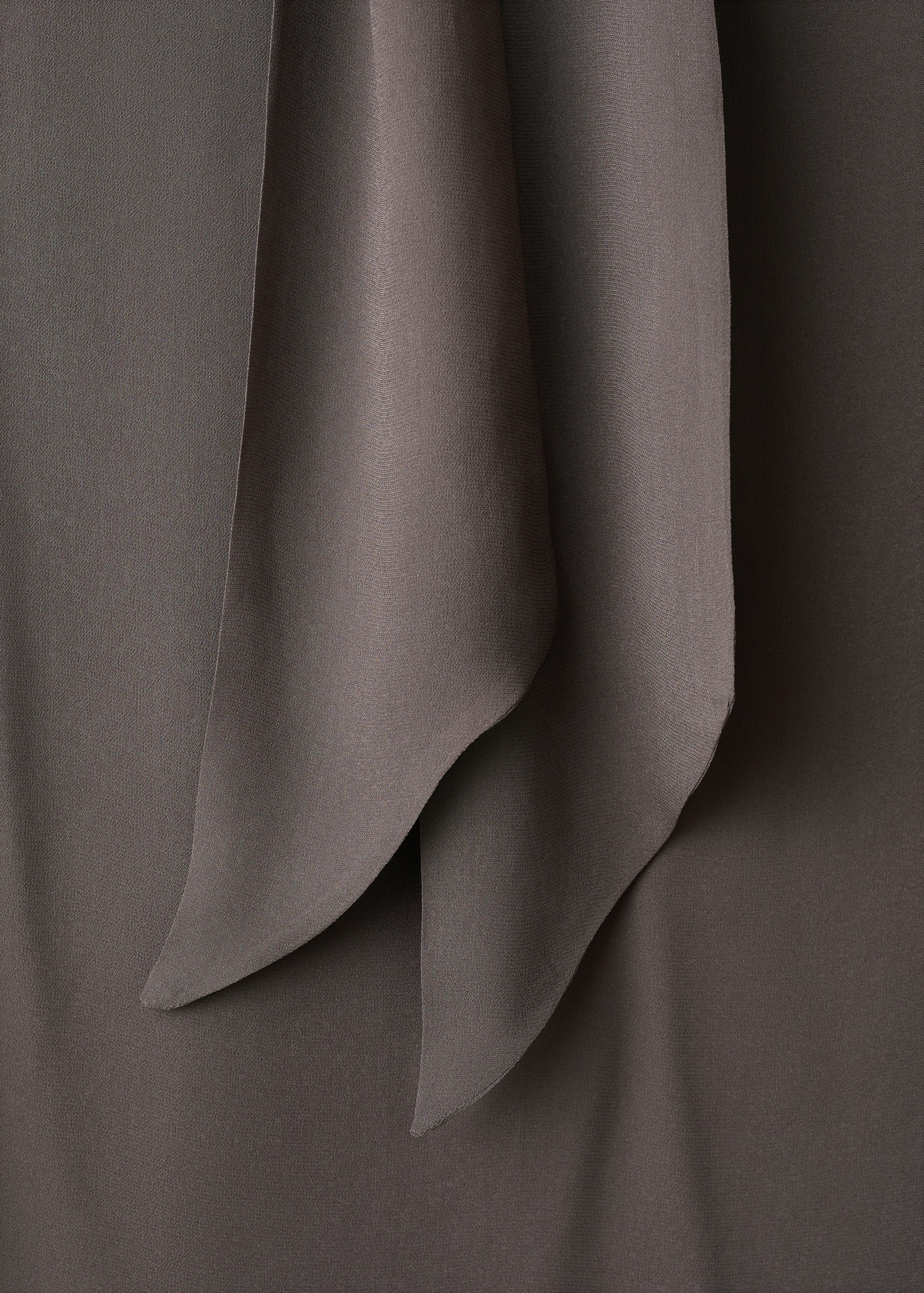 Jurk met klokmouwen en veren - Detail van het artikel 0