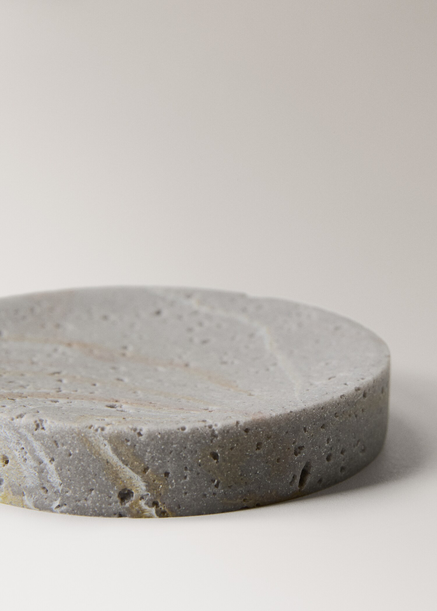 Travertine-effect resin soap dish - Details of the article 1