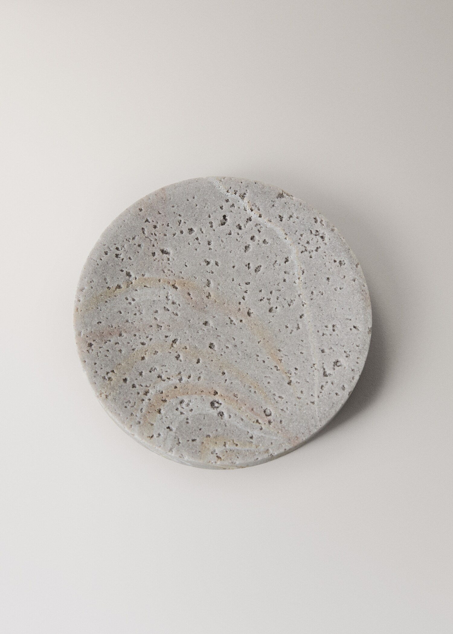 Travertine-effect resin soap dish - Details of the article 2