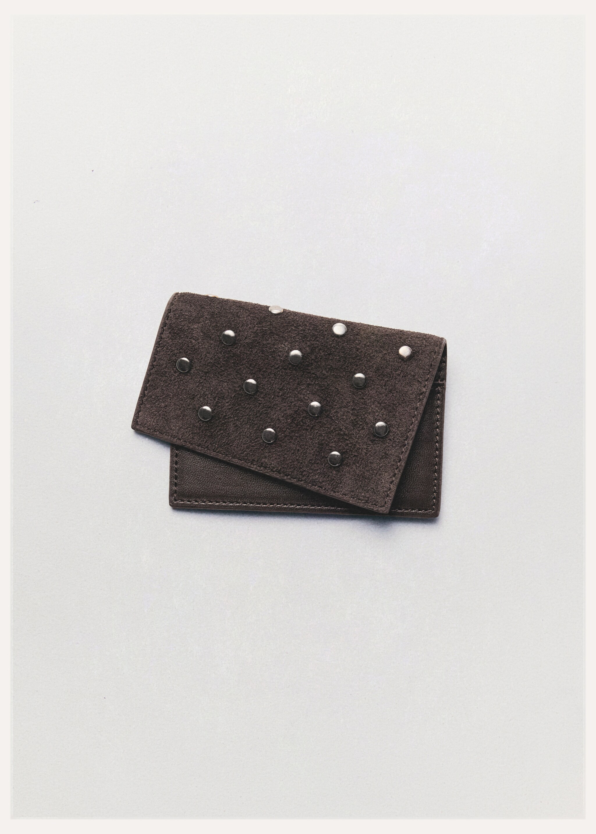 Suede cardholder with studs - Details of the article 5, Chocolate. Ref: 27051299-00.