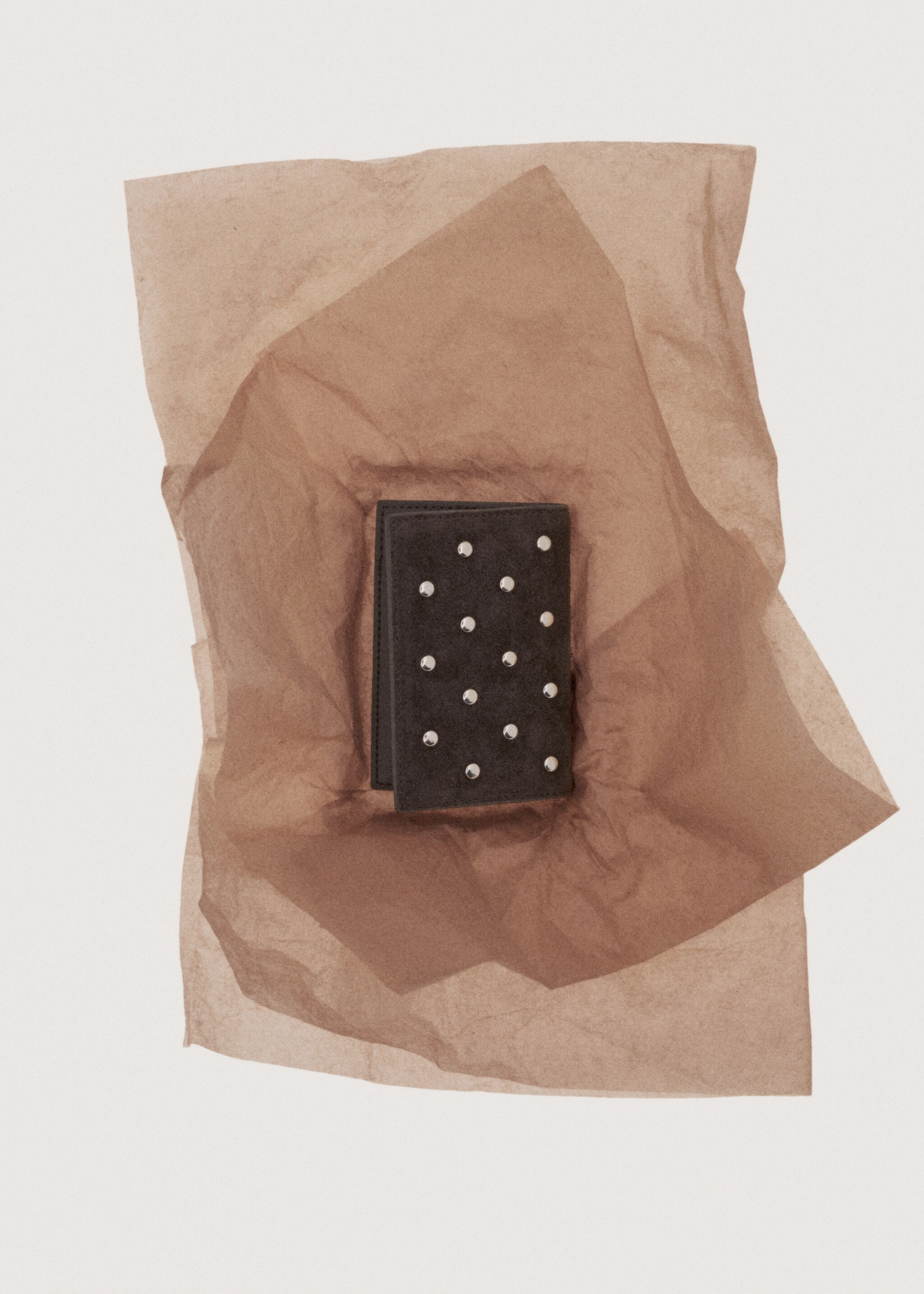 Suede cardholder with studs - Details of the article 7, Chocolate. Ref: 27051299-00.