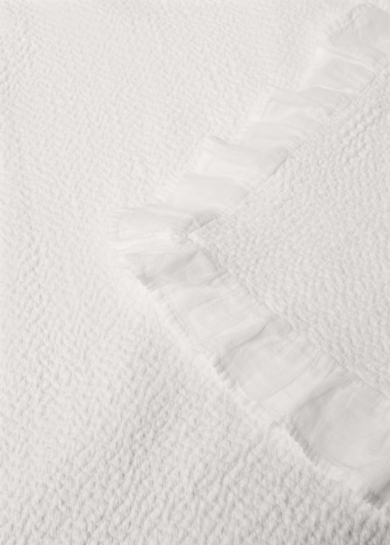 Cotton bedspread with ruffle finish for 130/150 cm bed - Details of the article 1