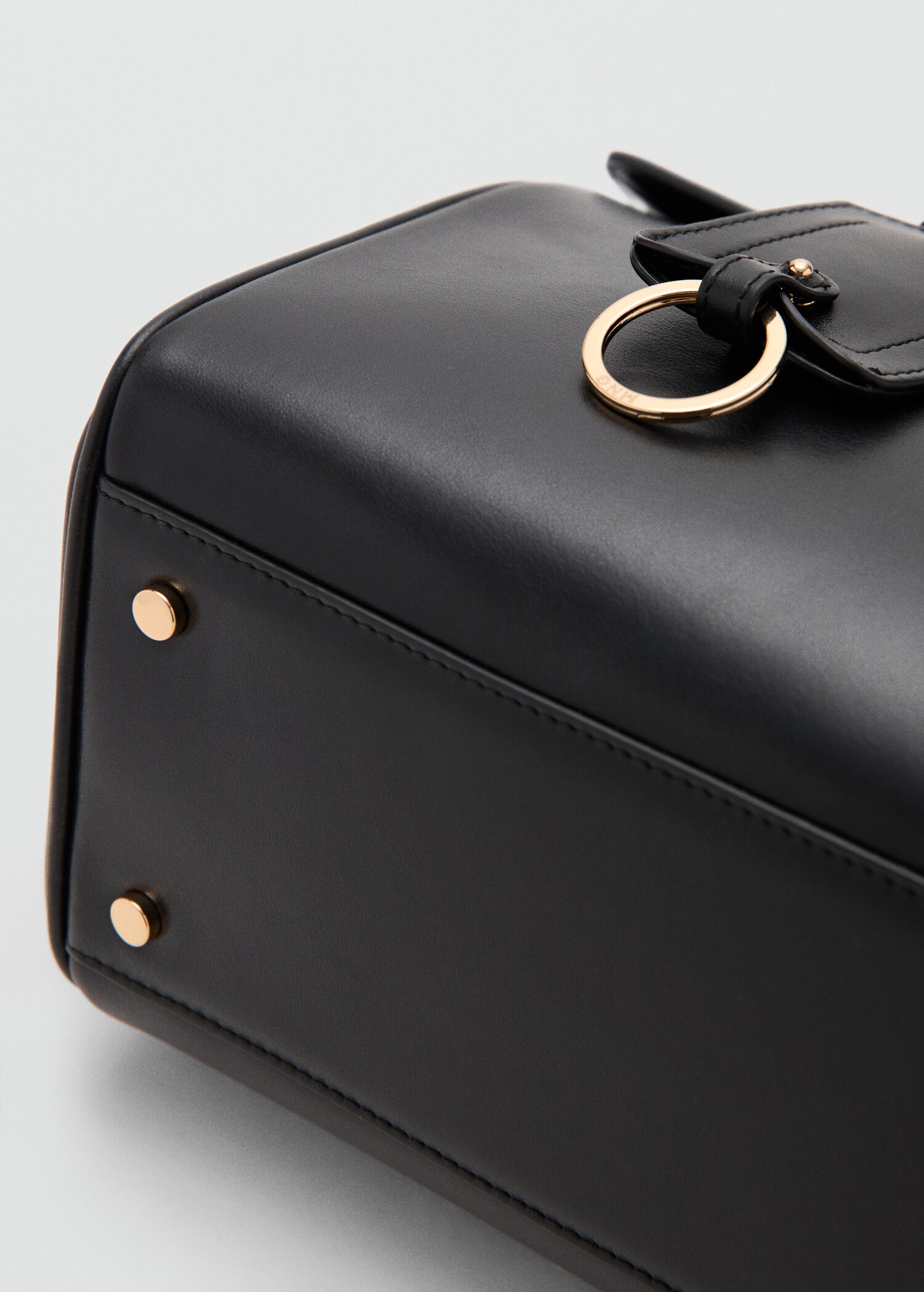 Leather shoulder bag with charms - Details of the article 2