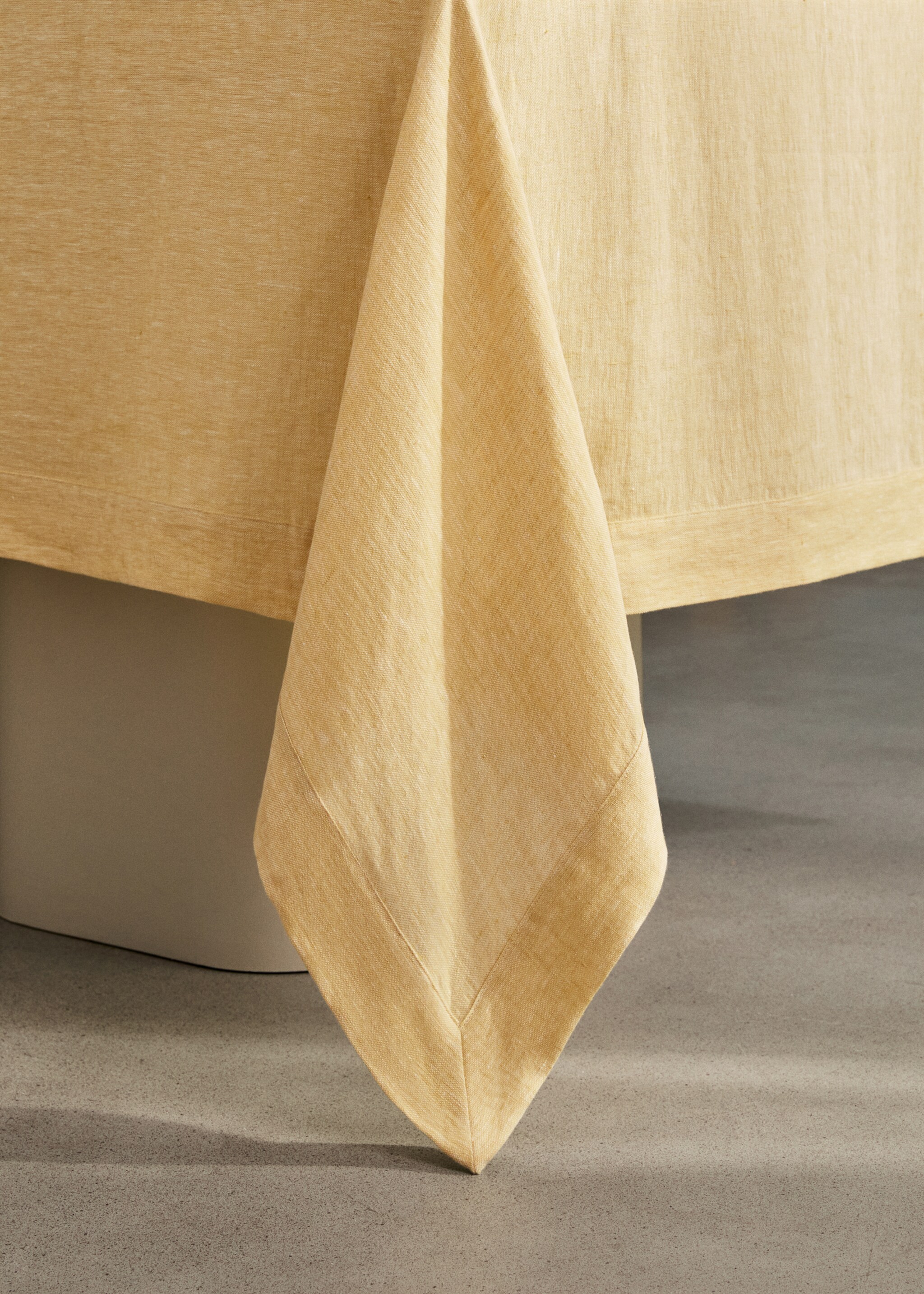 Tischdecke aus 100 % Leinen mit Melange-Effekt für 6 bis 8 Personen - Detail des Artikels 7, Gelb. Ref: 27051310-00.