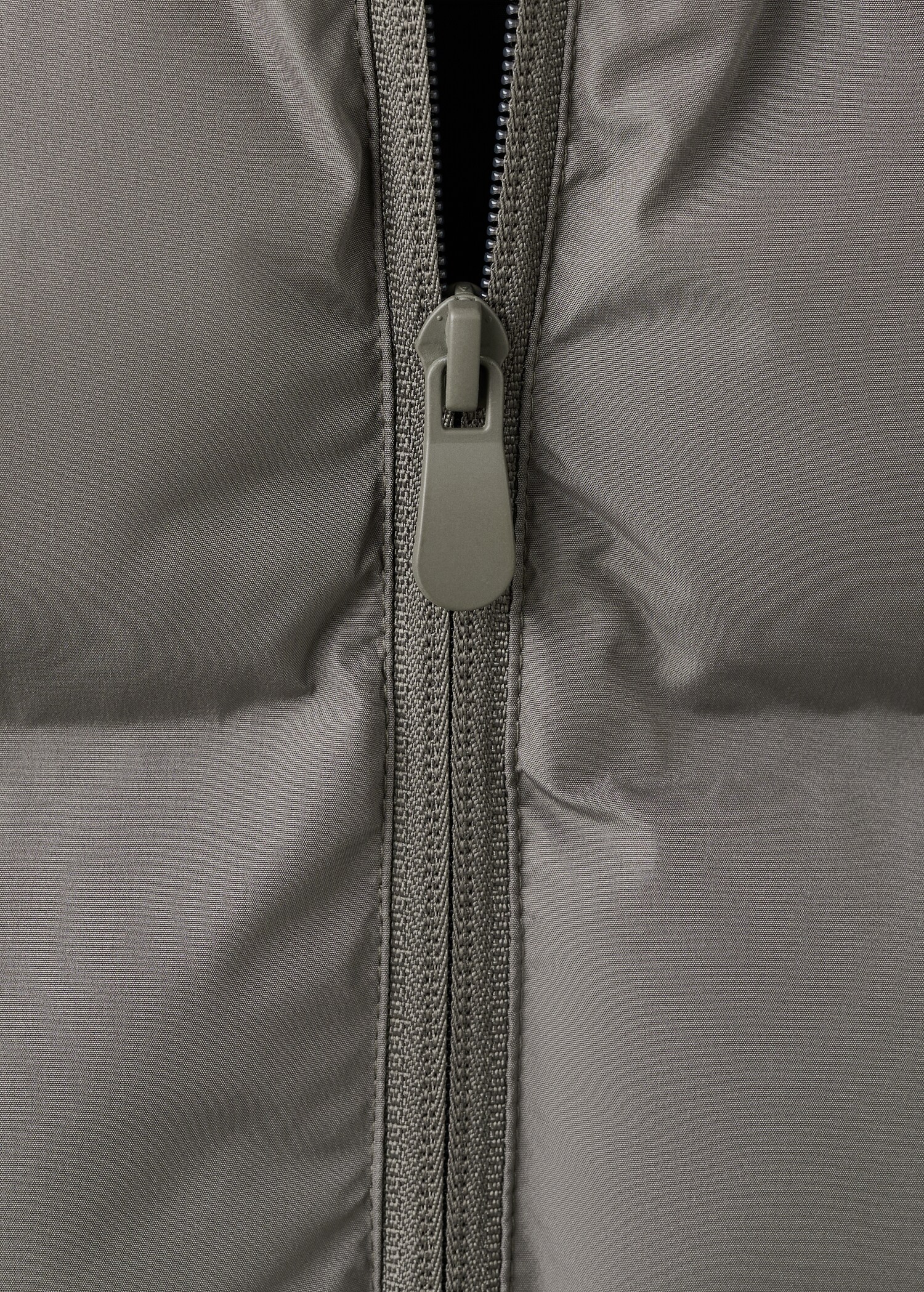 Quilted gilet with hood - Details of the article 8